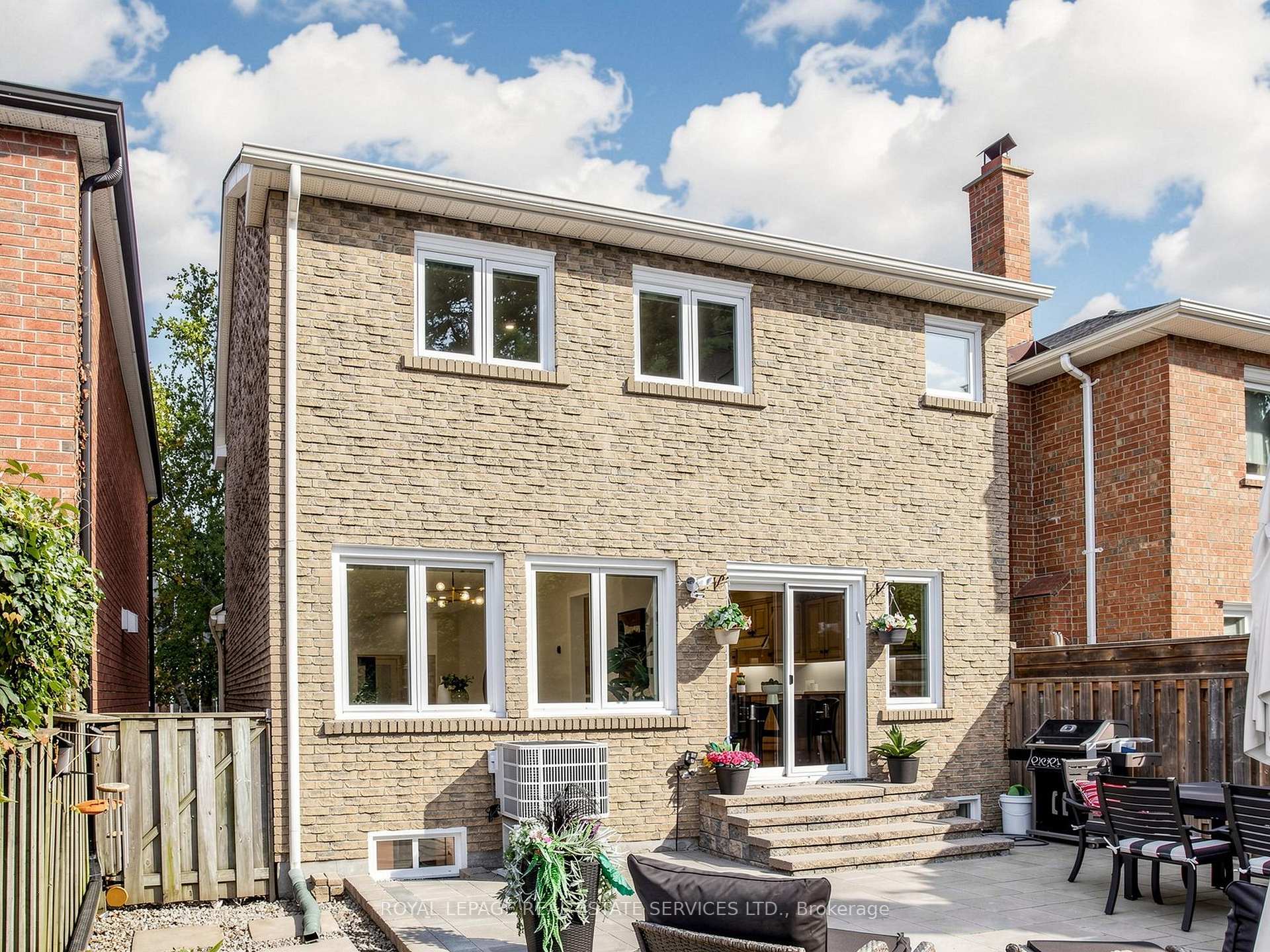 Photo 33 of 21 Glenmanor Way, Vaughan, Crestwood-Springfarm-Yorkhill — HOMEH