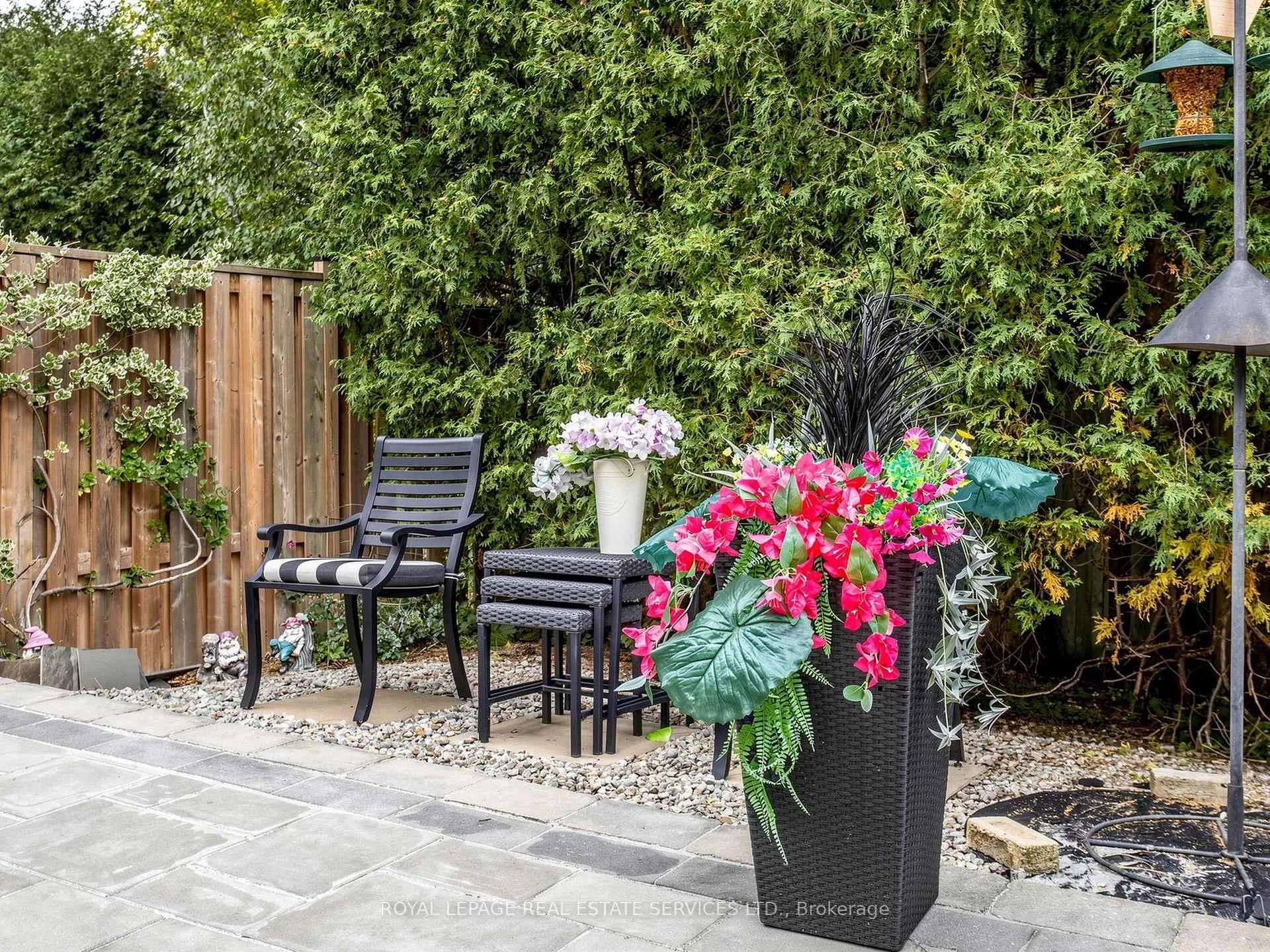 Photo 38 of 21 Glenmanor Way, Vaughan, Crestwood-Springfarm-Yorkhill — HOMEH