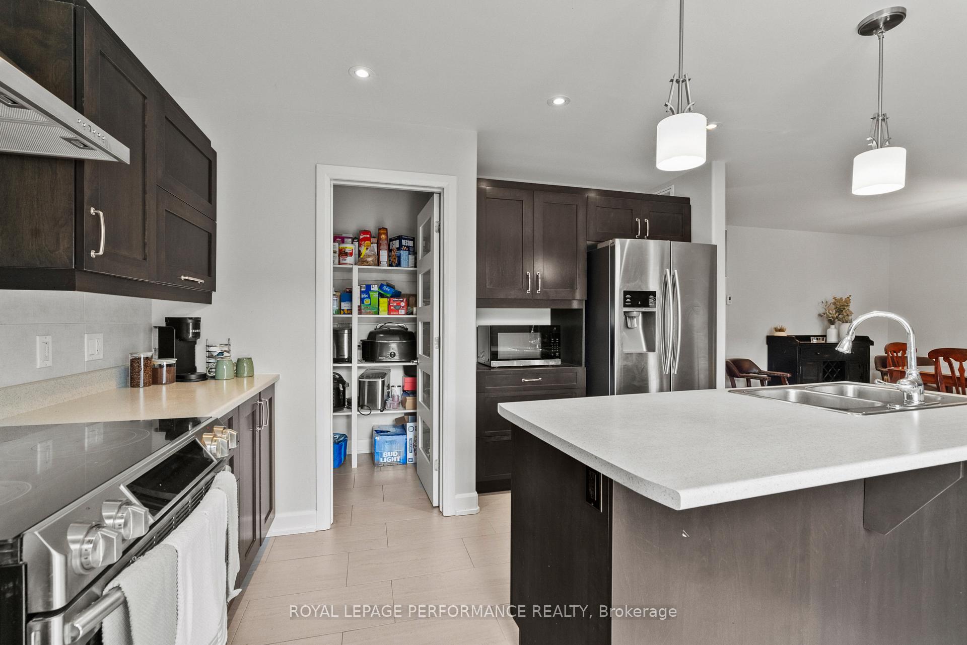Photo 10 of 6 Brickyard Drive, Russell, Village of Russell — HOMEH