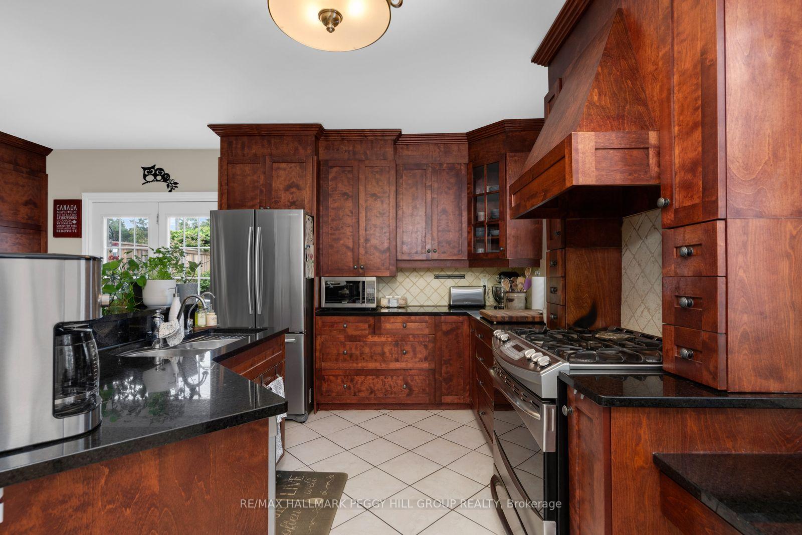 Photo 3 of 12 Beacon Road, Barrie, Holly — HOMEH