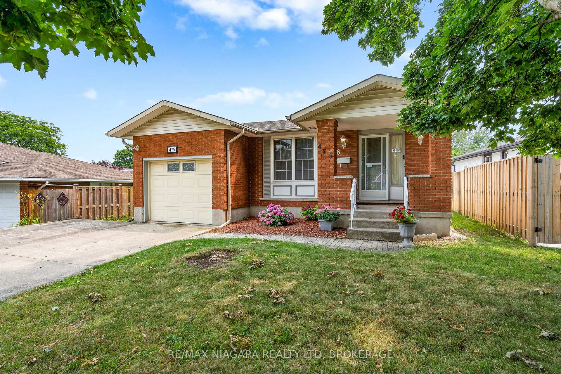 Photo 2 of 476 Scott Street, St. Catharines, Carlton/Bunting — HOMEH