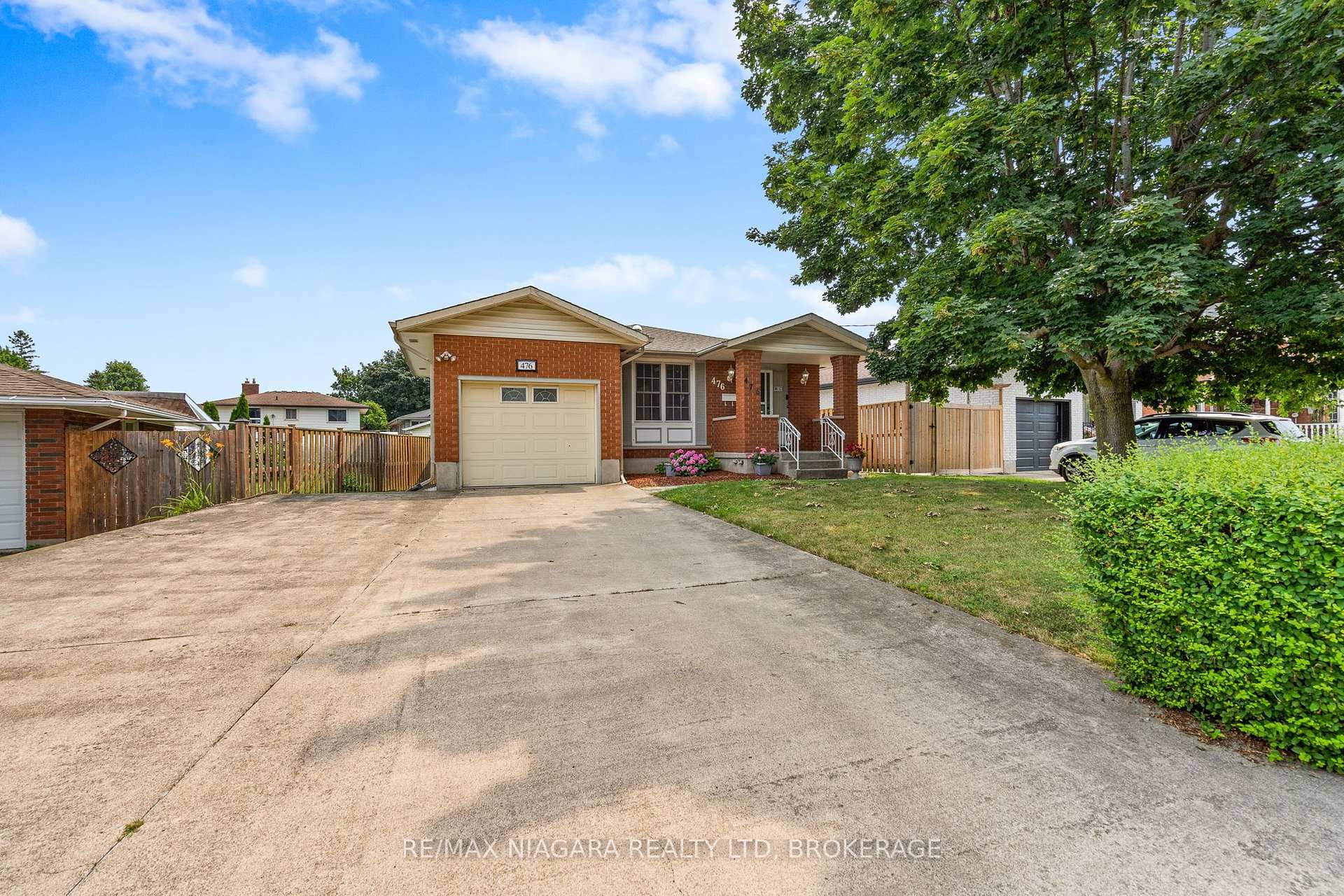 Photo 3 of 476 Scott Street, St. Catharines, Carlton/Bunting — HOMEH