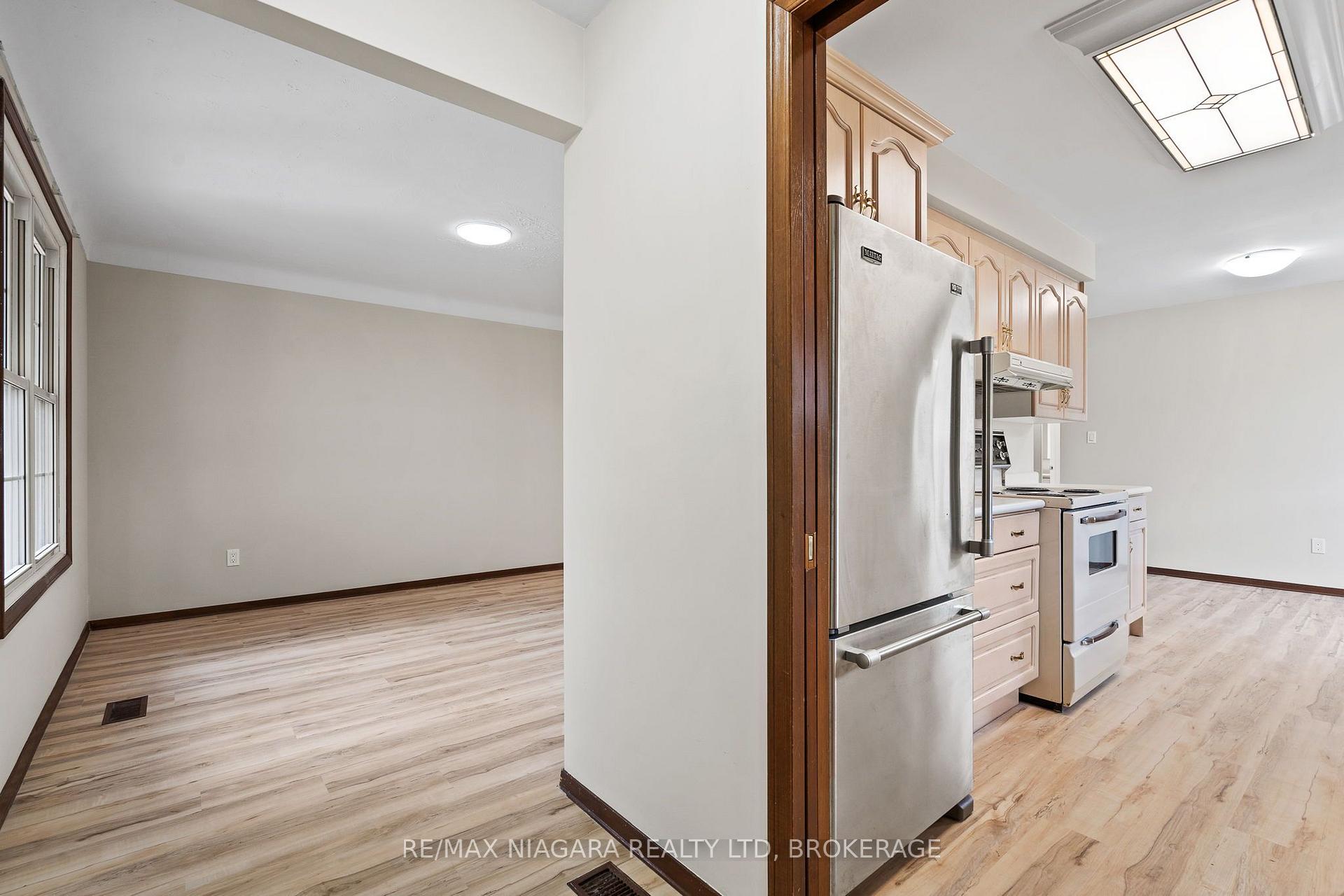 Photo 5 of 476 Scott Street, St. Catharines, Carlton/Bunting — HOMEH