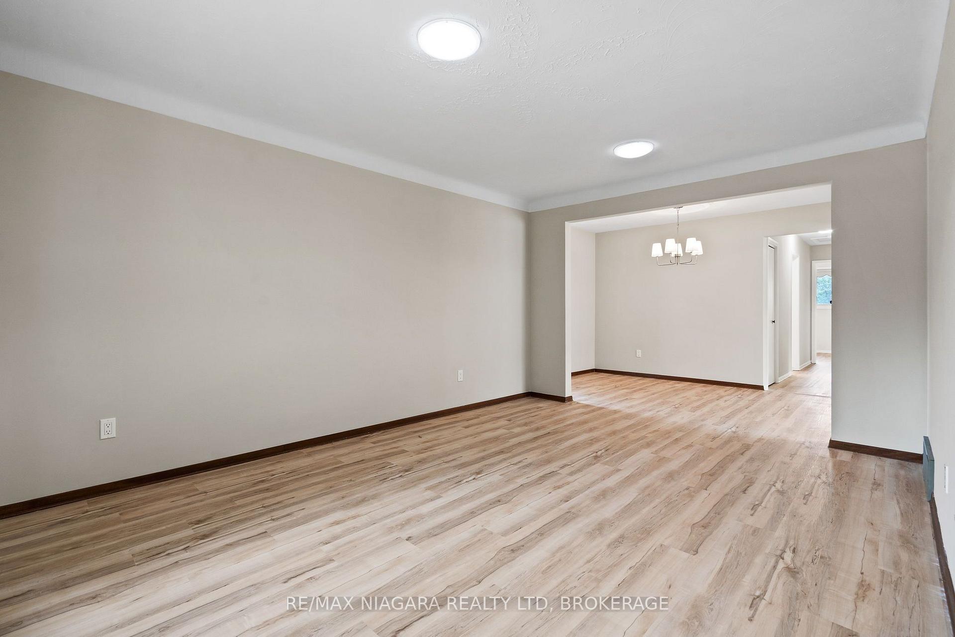 Photo 7 of 476 Scott Street, St. Catharines, Carlton/Bunting — HOMEH