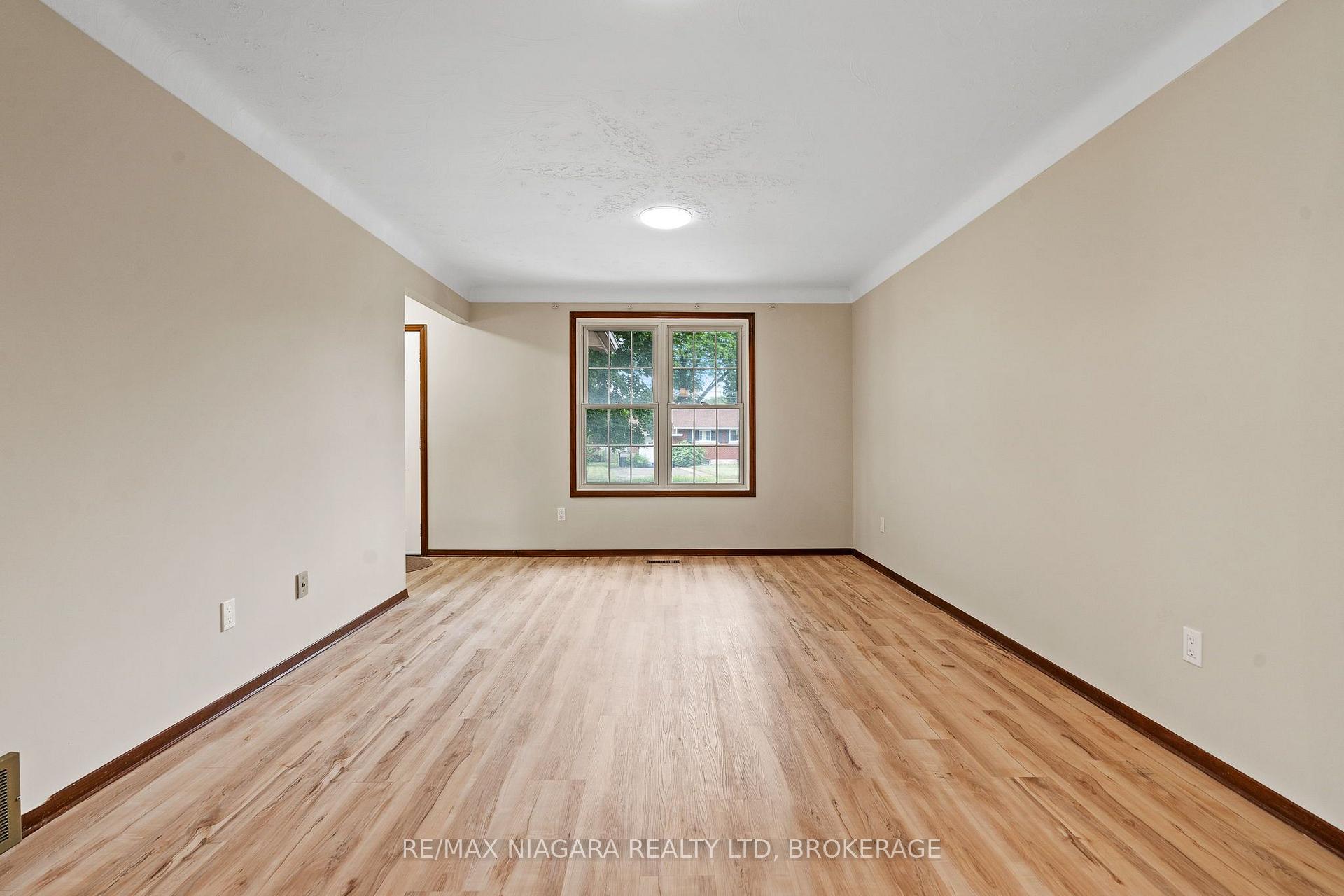 Photo 8 of 476 Scott Street, St. Catharines, Carlton/Bunting — HOMEH