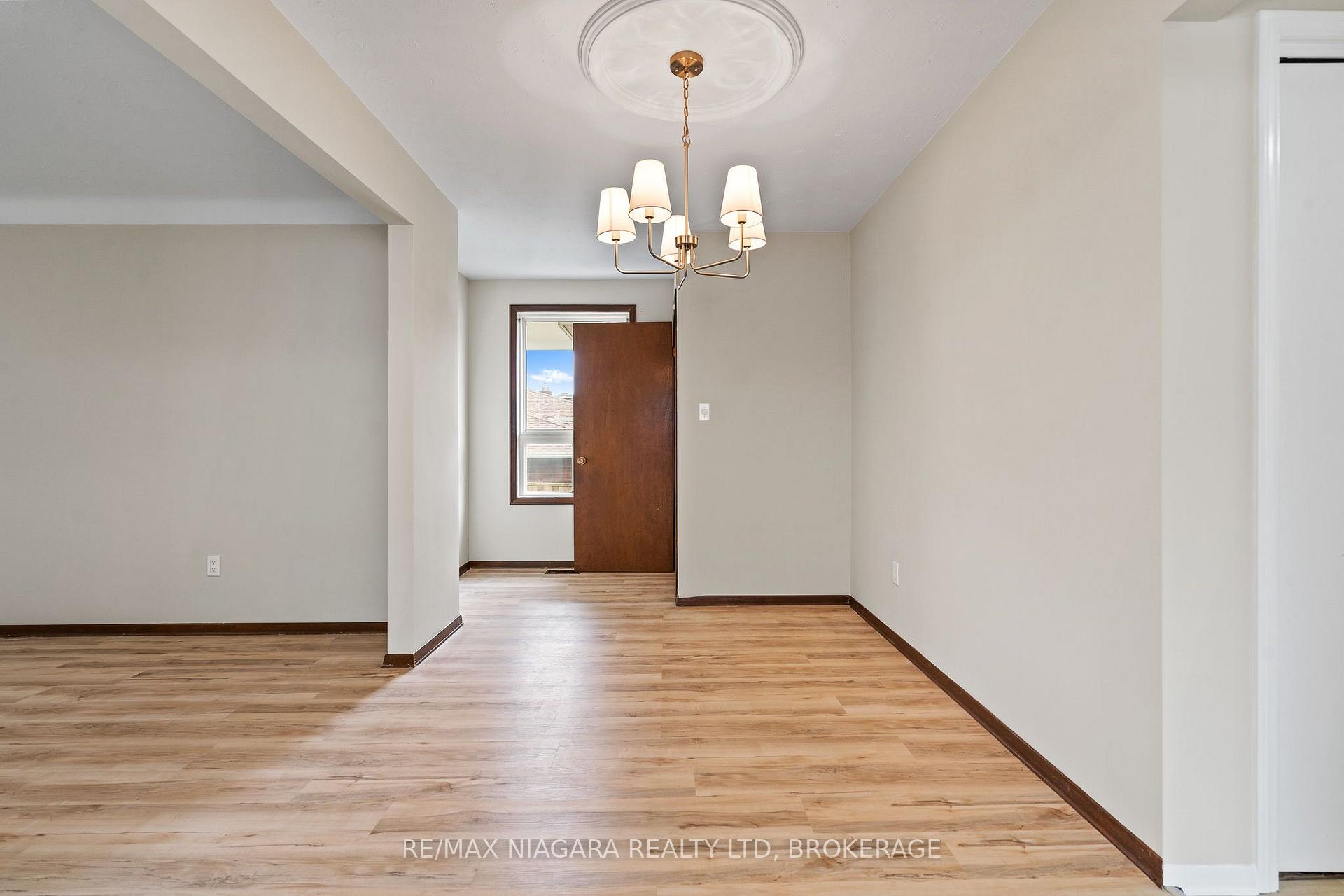 Photo 10 of 476 Scott Street, St. Catharines, Carlton/Bunting — HOMEH