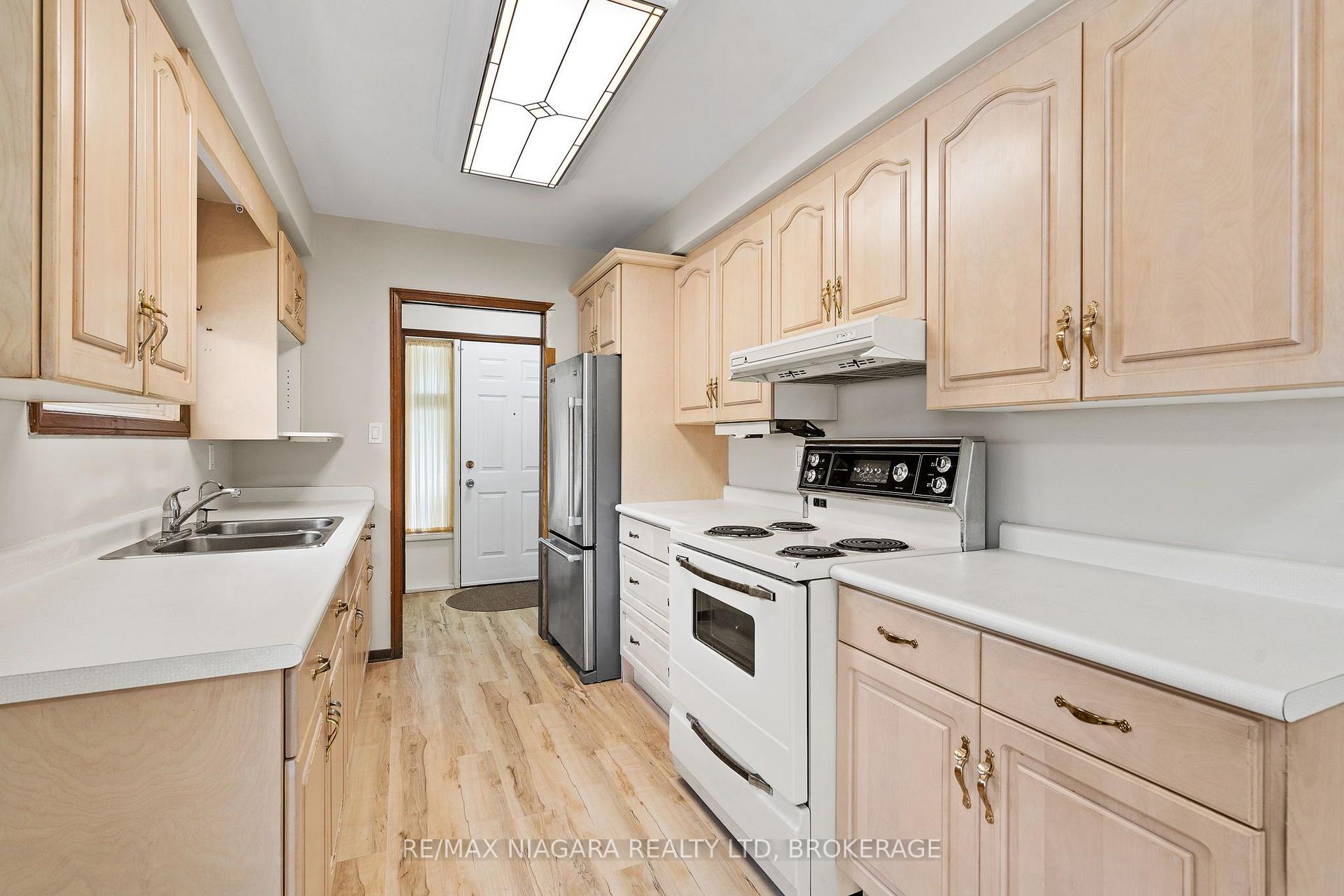 Photo 14 of 476 Scott Street, St. Catharines, Carlton/Bunting — HOMEH