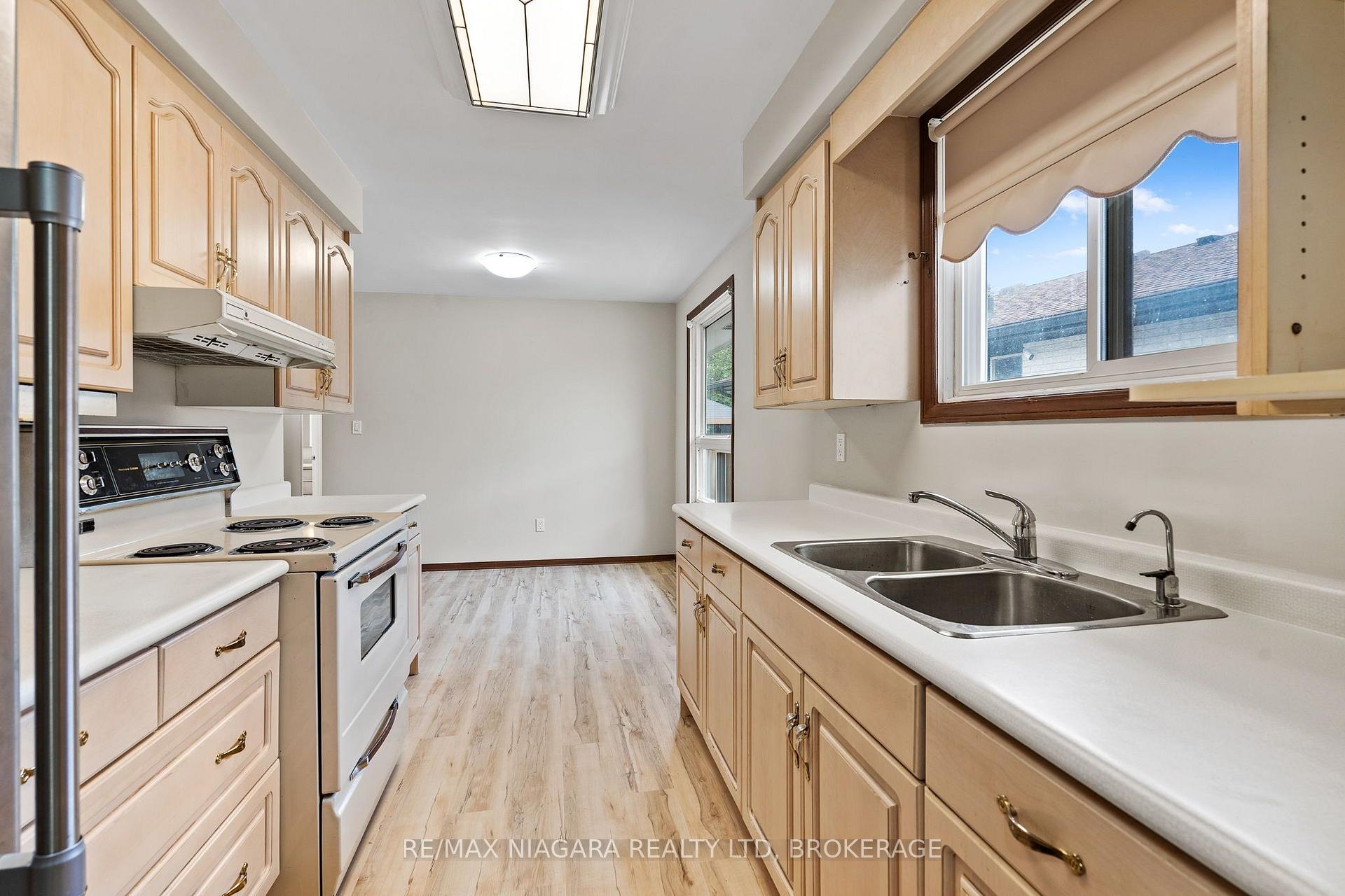 Photo 15 of 476 Scott Street, St. Catharines, Carlton/Bunting — HOMEH