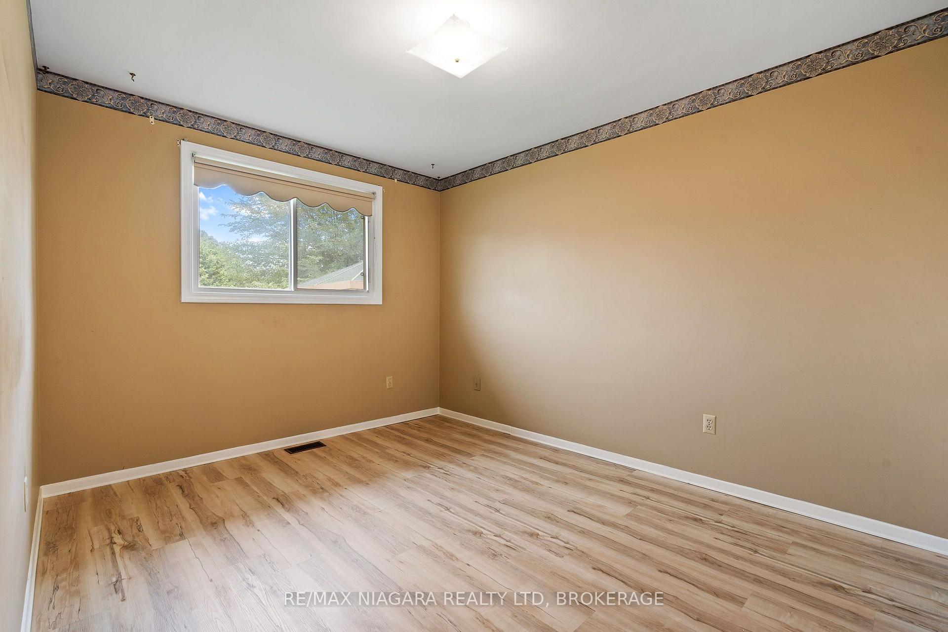 Photo 19 of 476 Scott Street, St. Catharines, Carlton/Bunting — HOMEH
