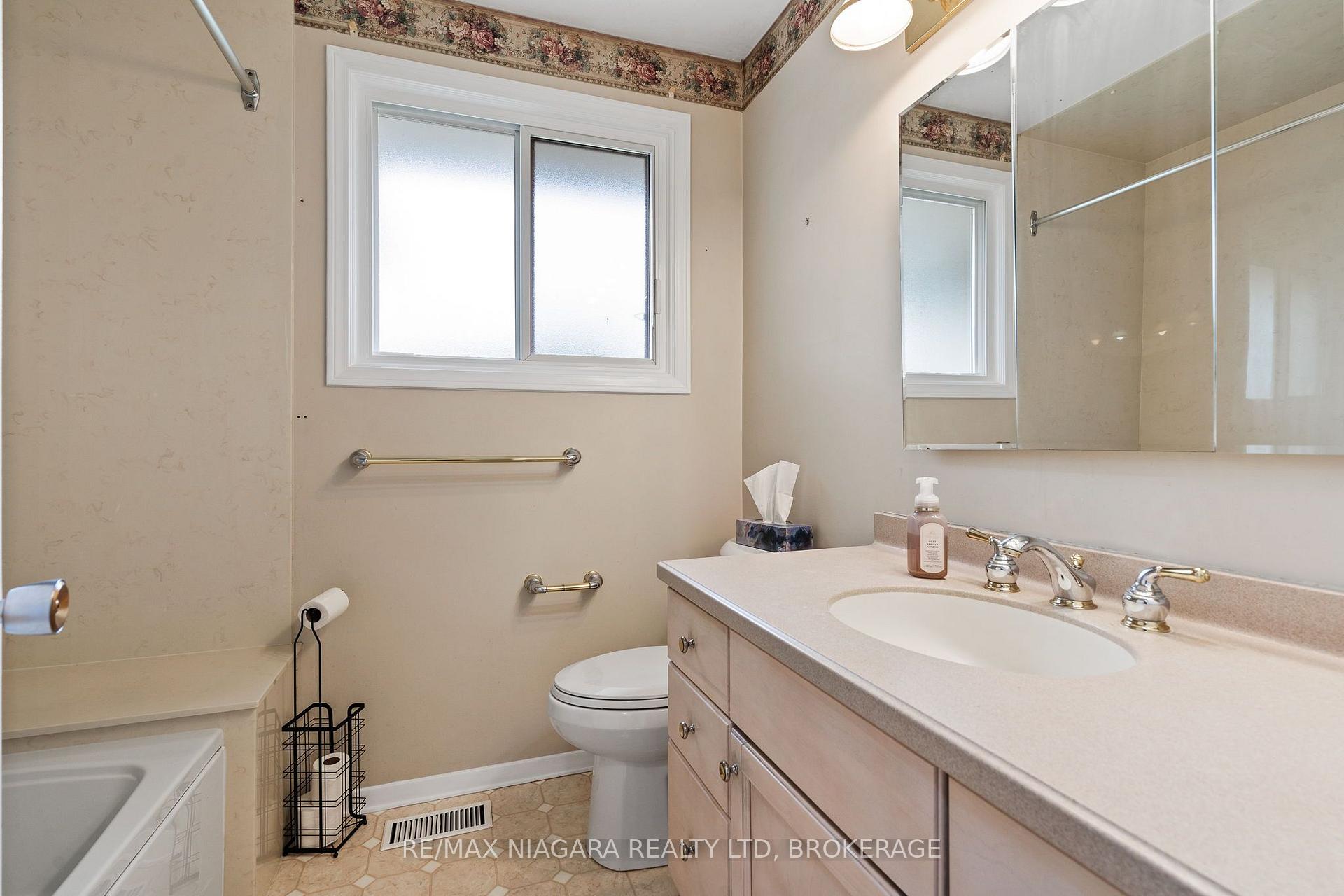 Photo 20 of 476 Scott Street, St. Catharines, Carlton/Bunting — HOMEH