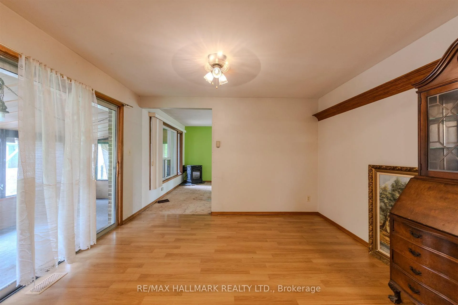 Photo 3 of 36 Summerhayes Crescent, Brantford, Mayfair — HOMEH