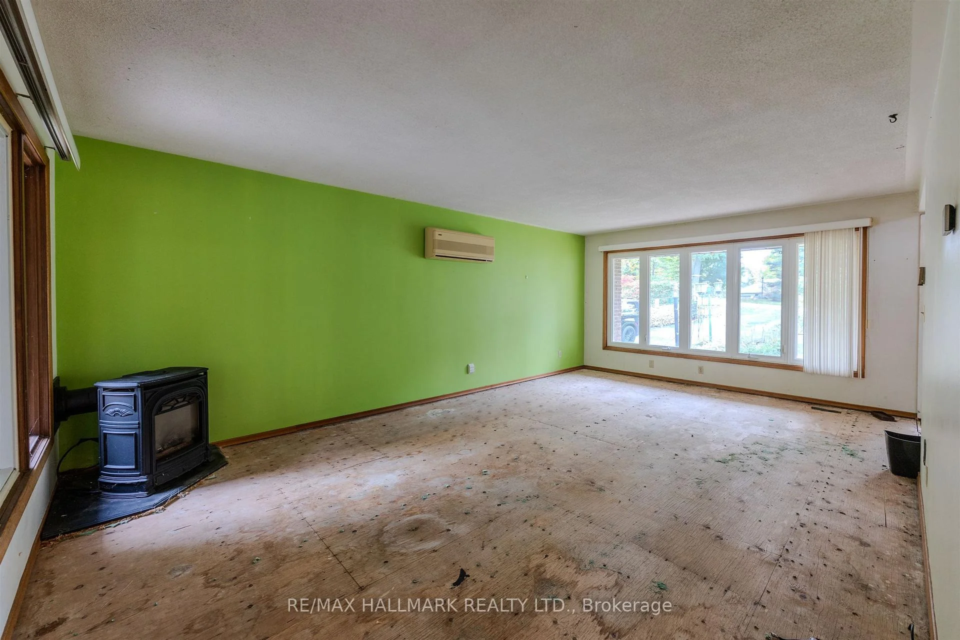 Photo 5 of 36 Summerhayes Crescent, Brantford, Mayfair — HOMEH