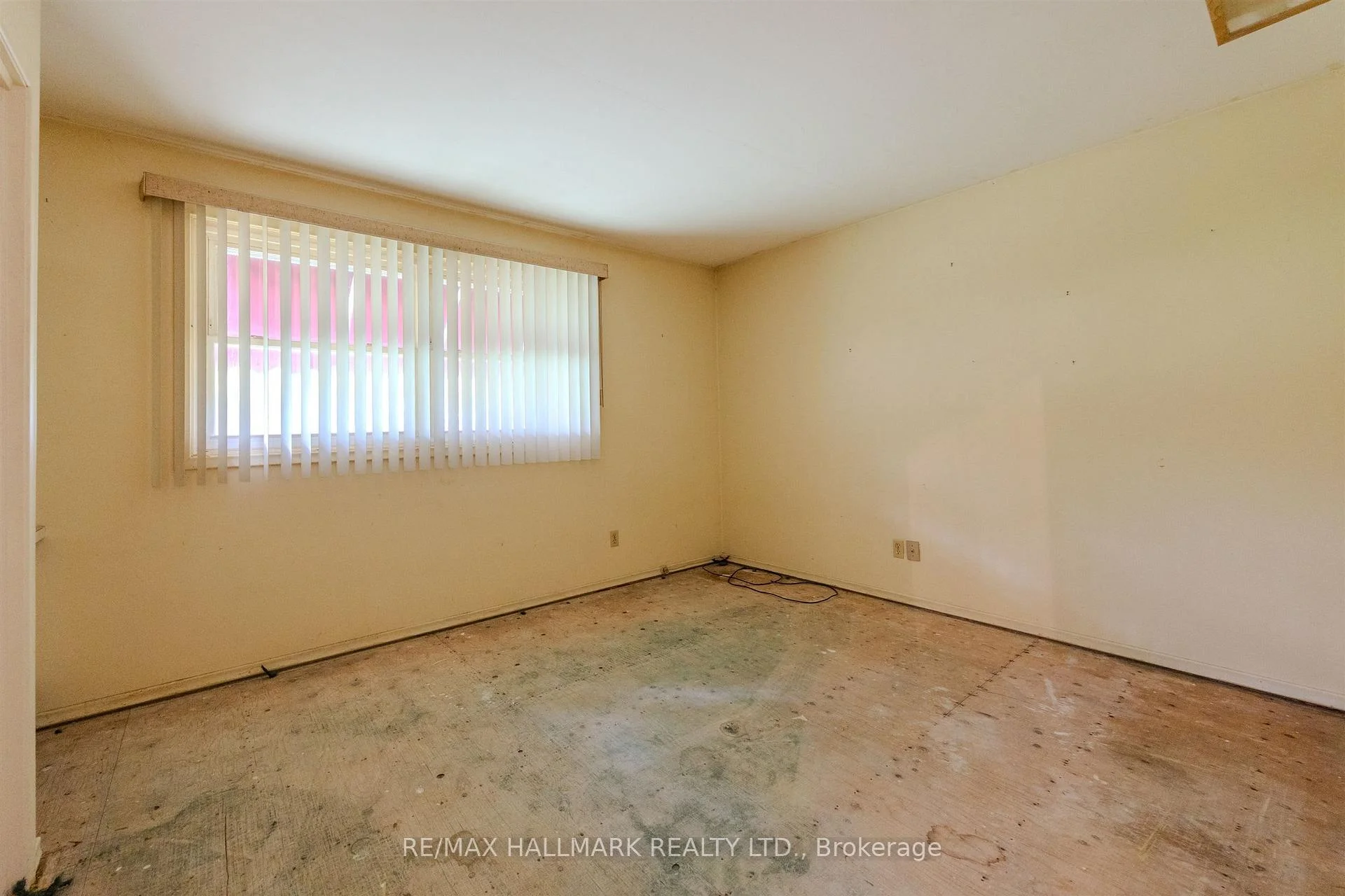 Photo 9 of 36 Summerhayes Crescent, Brantford, Mayfair — HOMEH