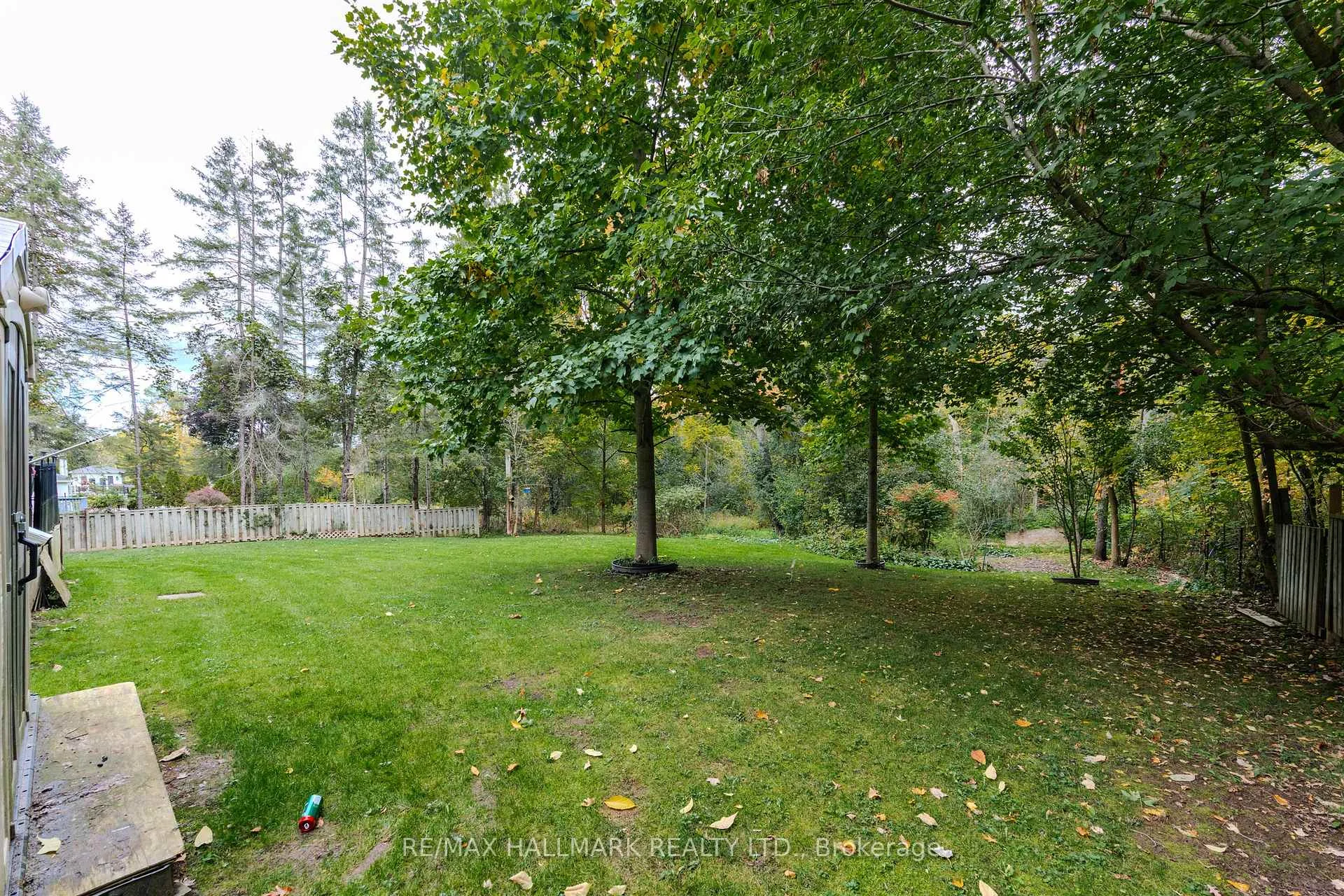 Photo 11 of 36 Summerhayes Crescent, Brantford, Mayfair — HOMEH