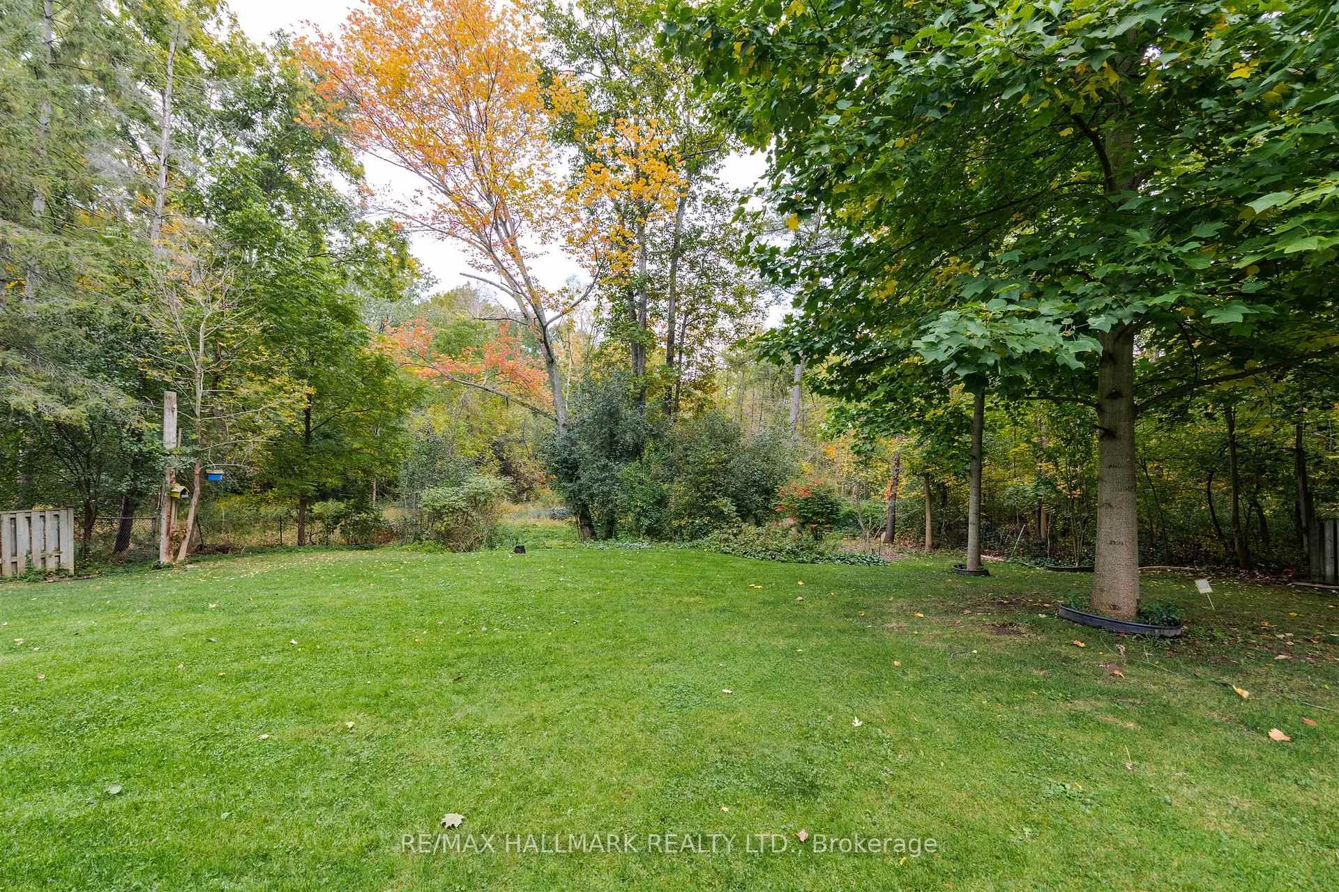 Photo 12 of 36 Summerhayes Crescent, Brantford, Mayfair — HOMEH
