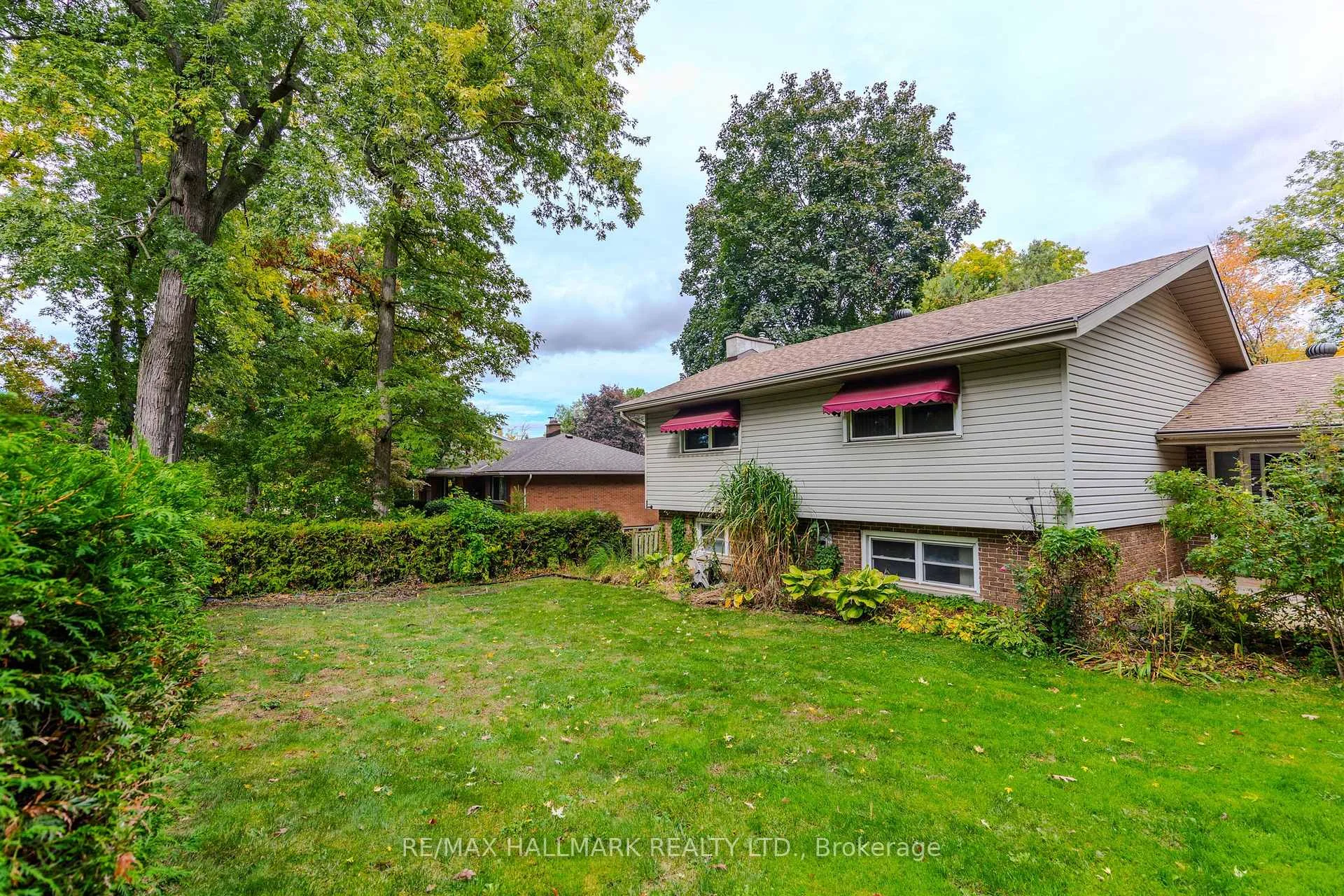 Photo 14 of 36 Summerhayes Crescent, Brantford, Mayfair — HOMEH