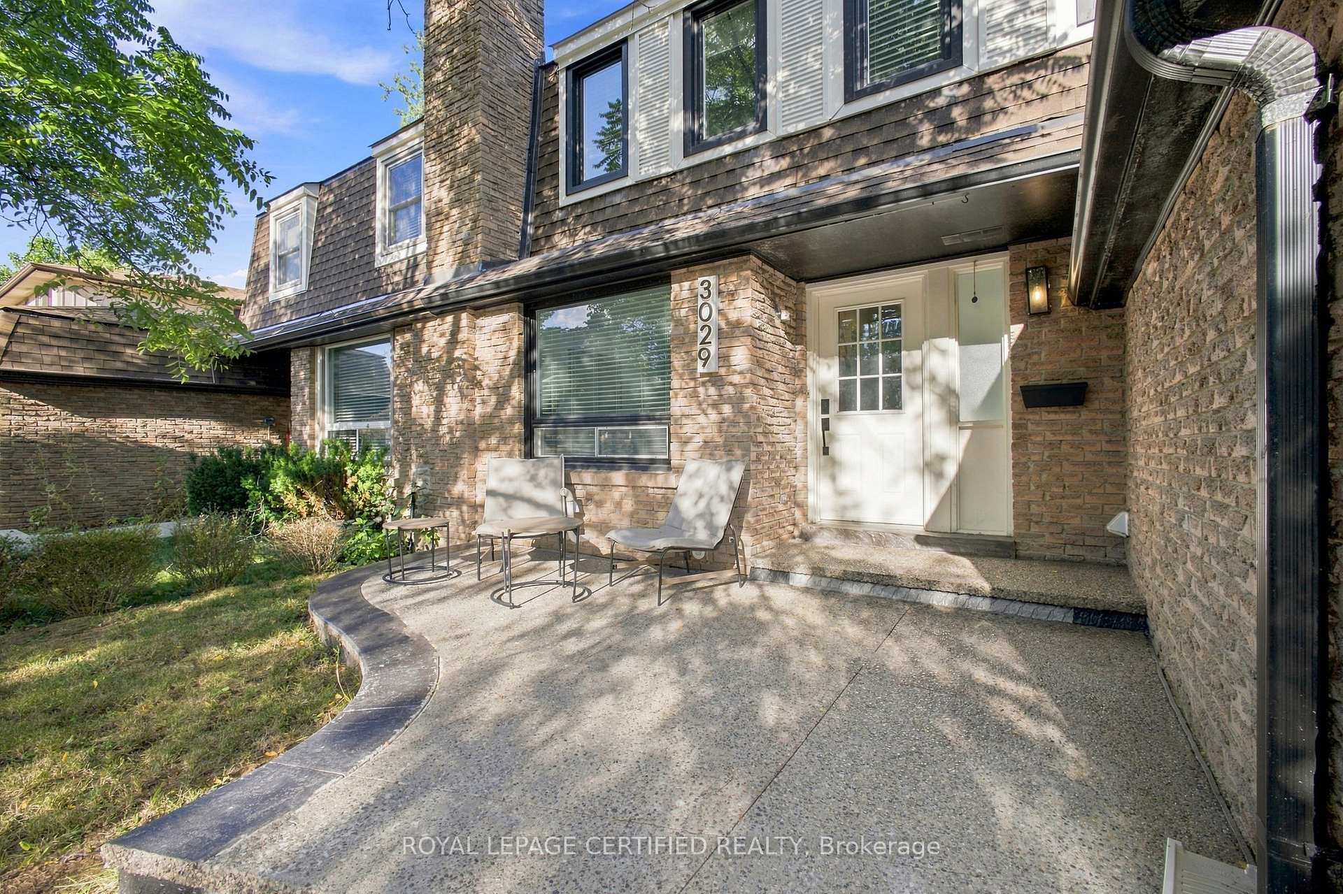 Photo 3 of 3029 Oslo Crescent, Mississauga, Meadowvale — HOMEH