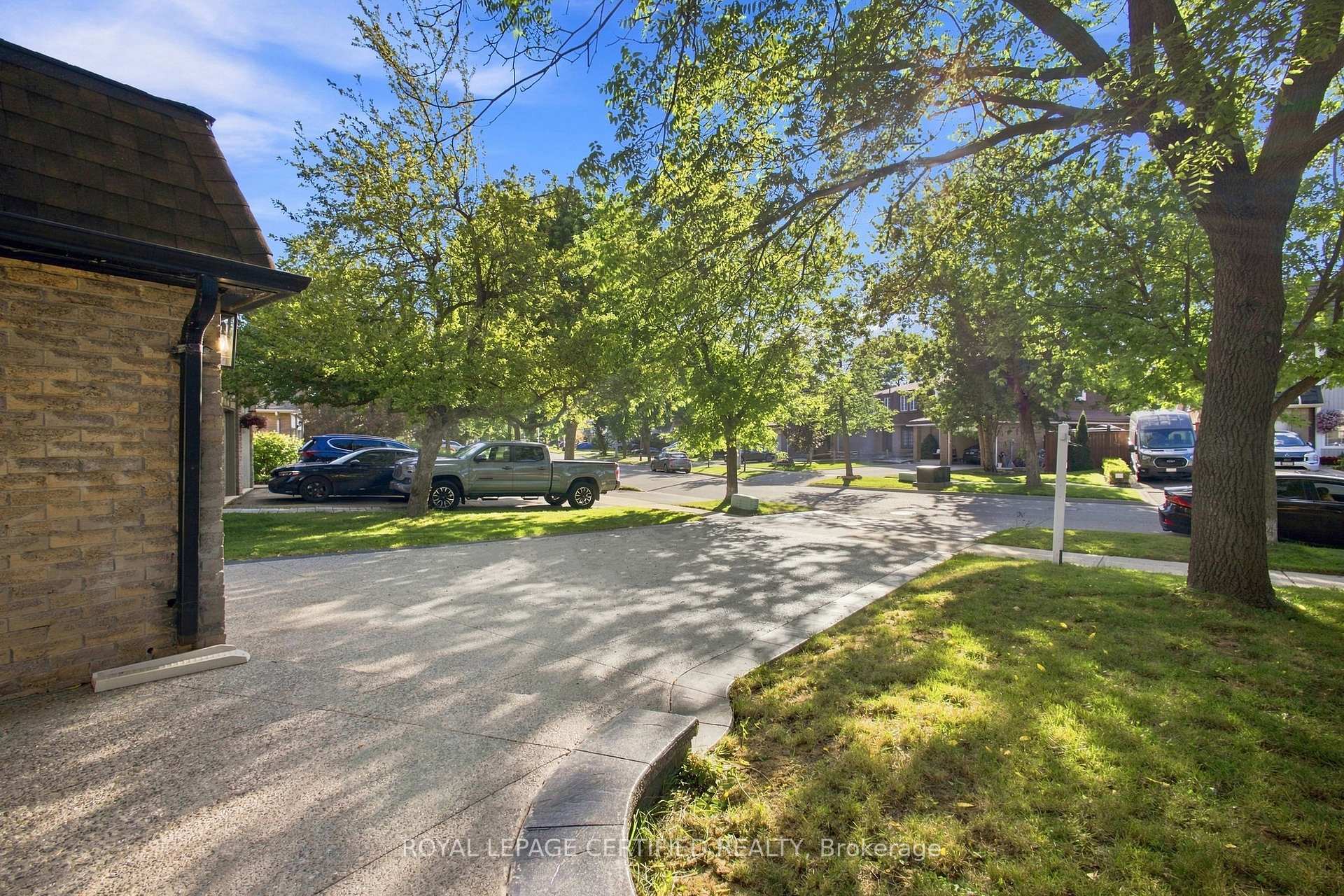 Photo 4 of 3029 Oslo Crescent, Mississauga, Meadowvale — HOMEH