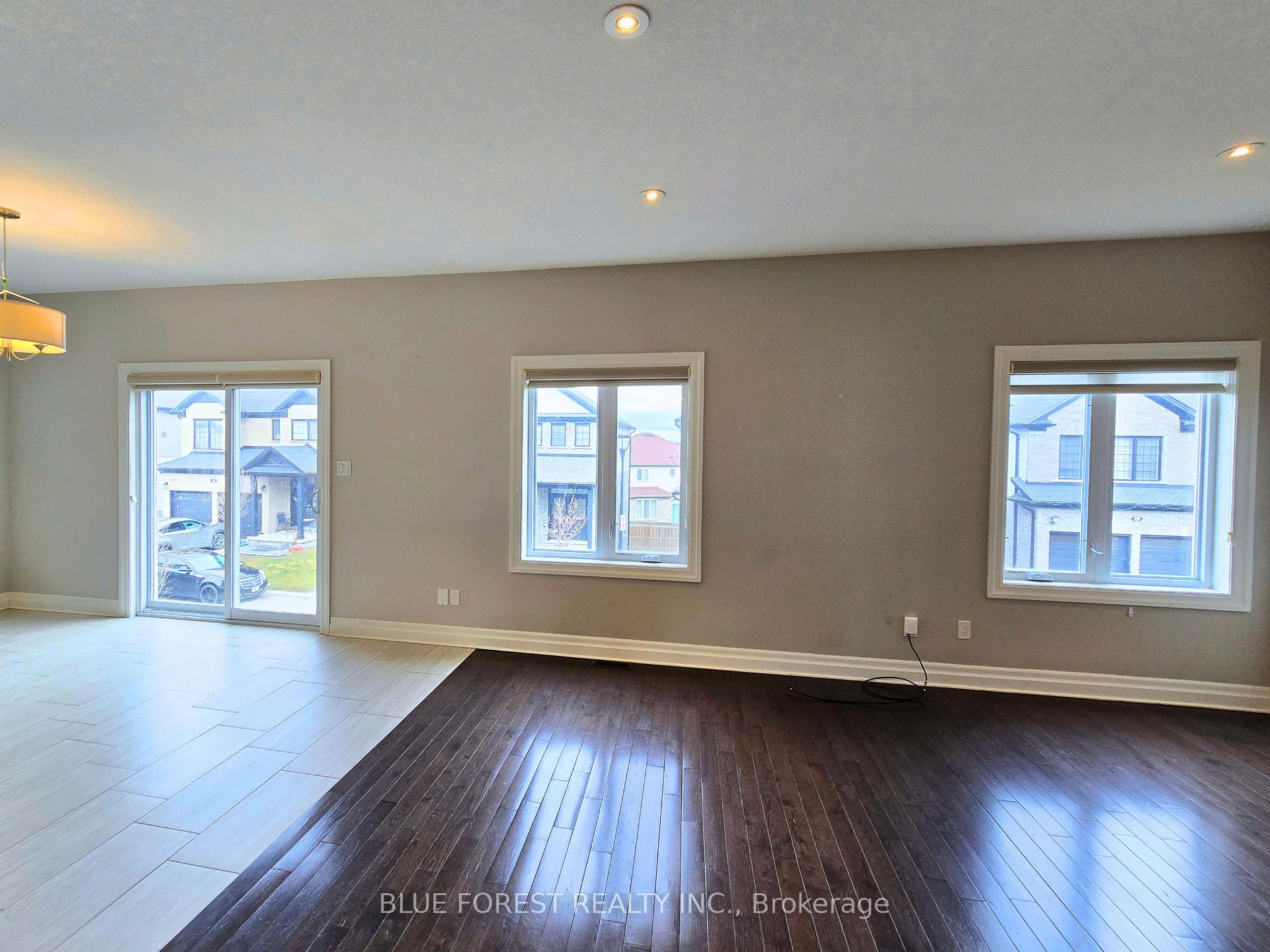 Photo 3 of Unit 23, 2587 Sheffield Boulevard, London, South U — HOMEH