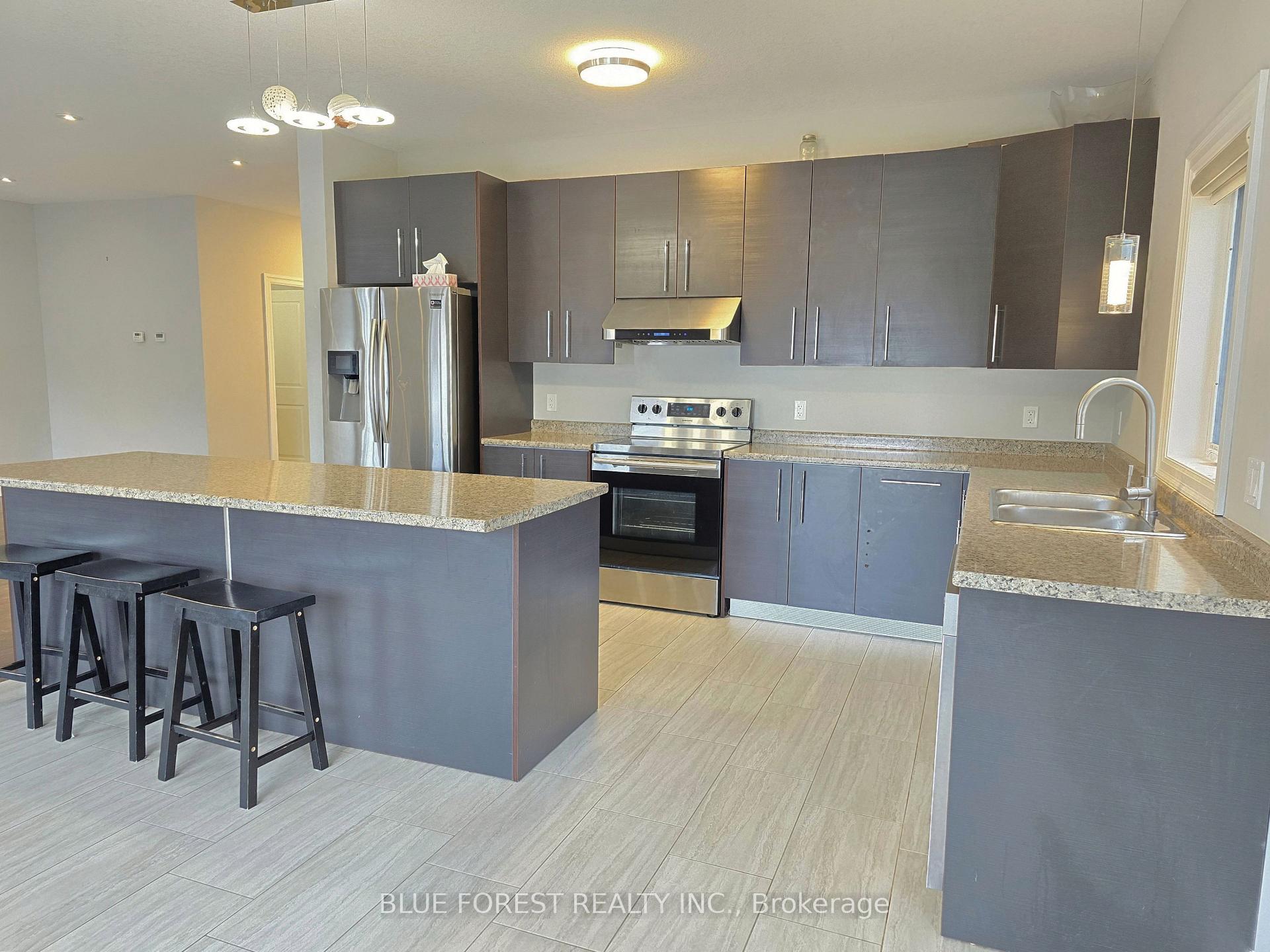 Photo 5 of Unit 23, 2587 Sheffield Boulevard, London, South U — HOMEH