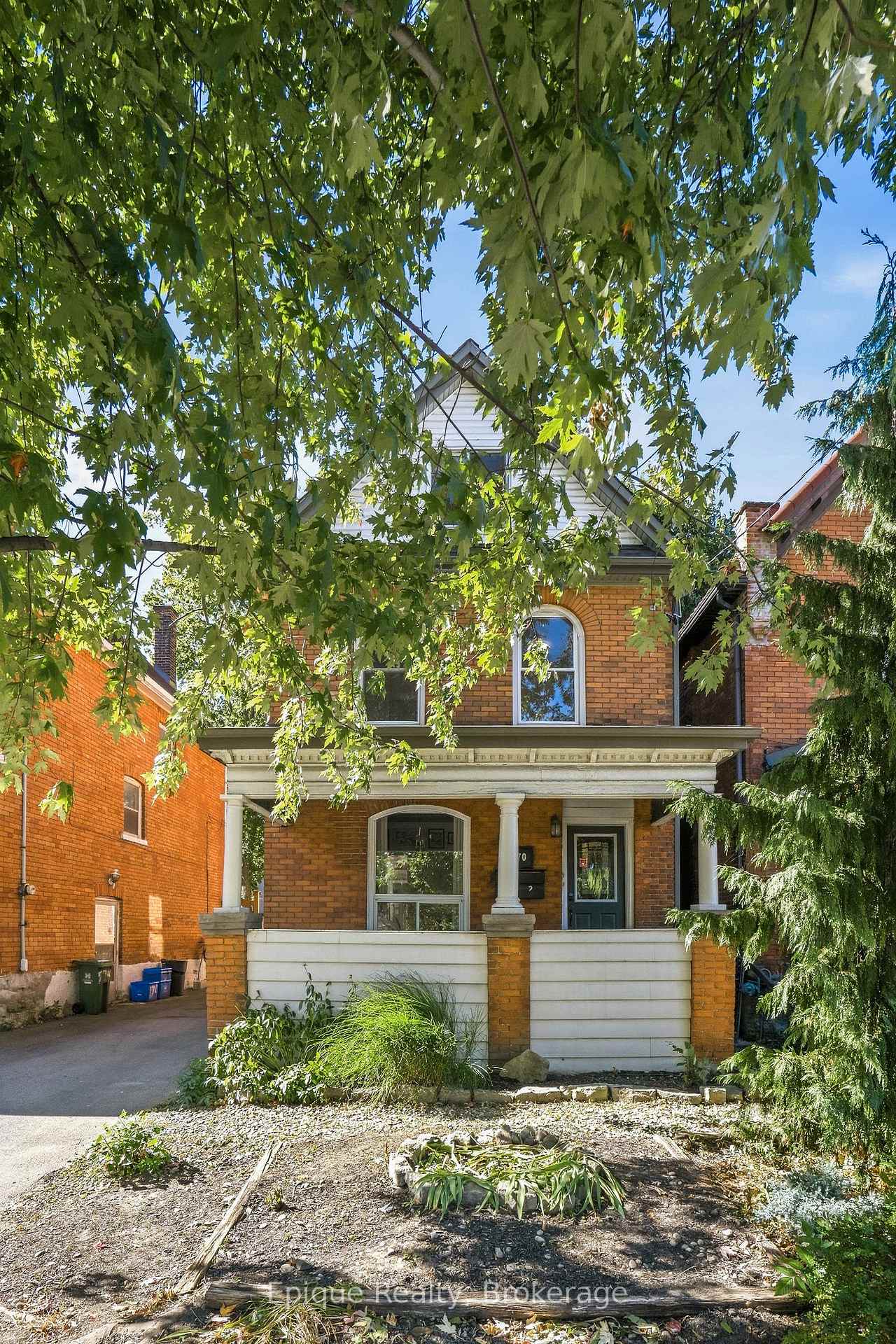 Photo of 170 Emerald Street S