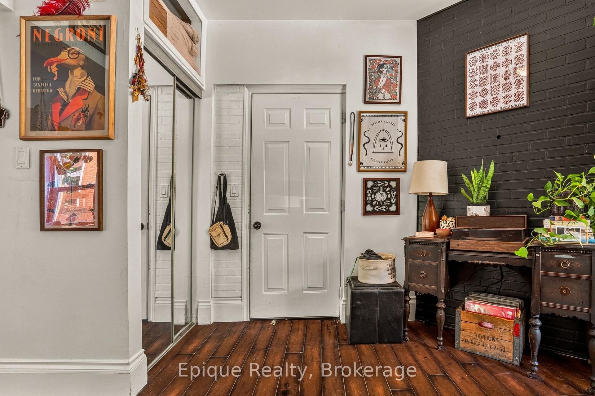 Photo 4 of 170 Emerald Street S, Hamilton, Stinson — HOMEH