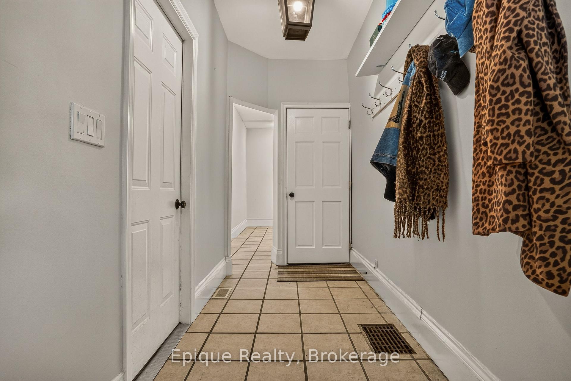 Photo 3 of 170 Emerald Street S, Hamilton, Stinson — HOMEH
