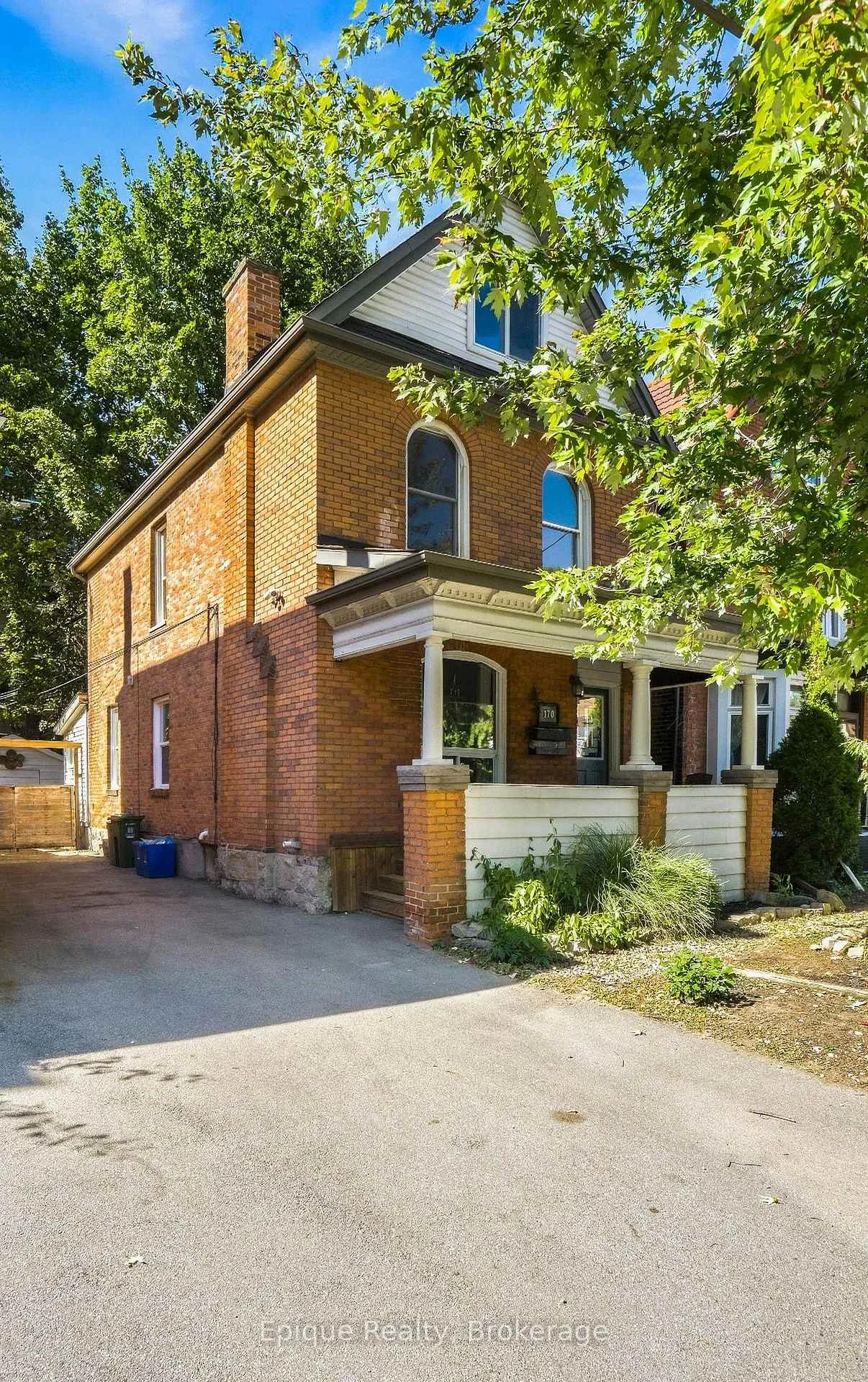 Photo of 170 Emerald Street S