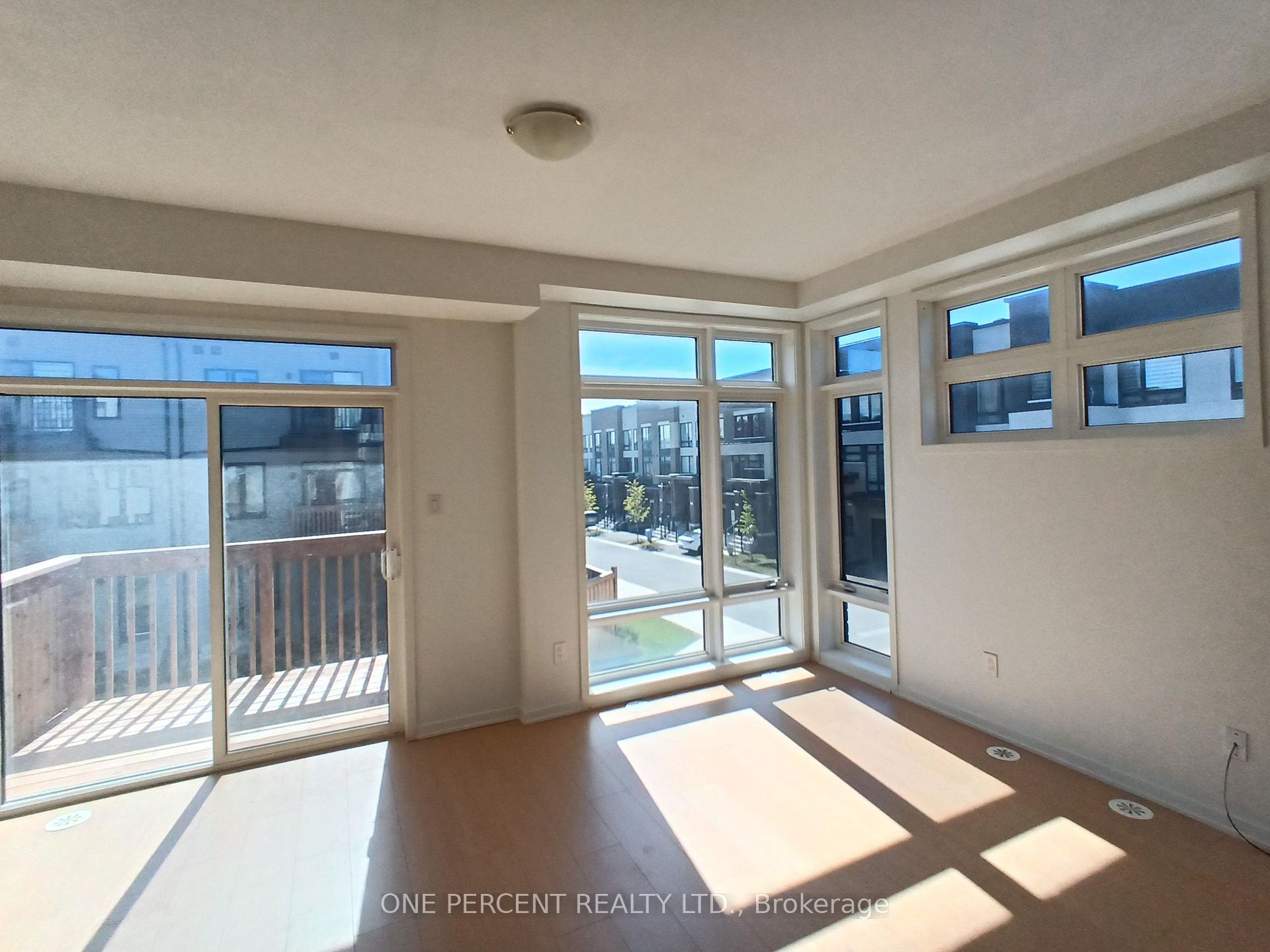 Photo 5 of 743 Stanstead Path, Oshawa, Samac — HOMEH