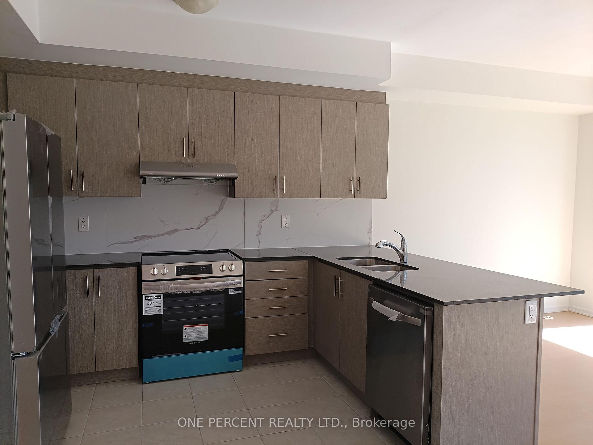 Photo 9 of 743 Stanstead Path, Oshawa, Samac — HOMEH