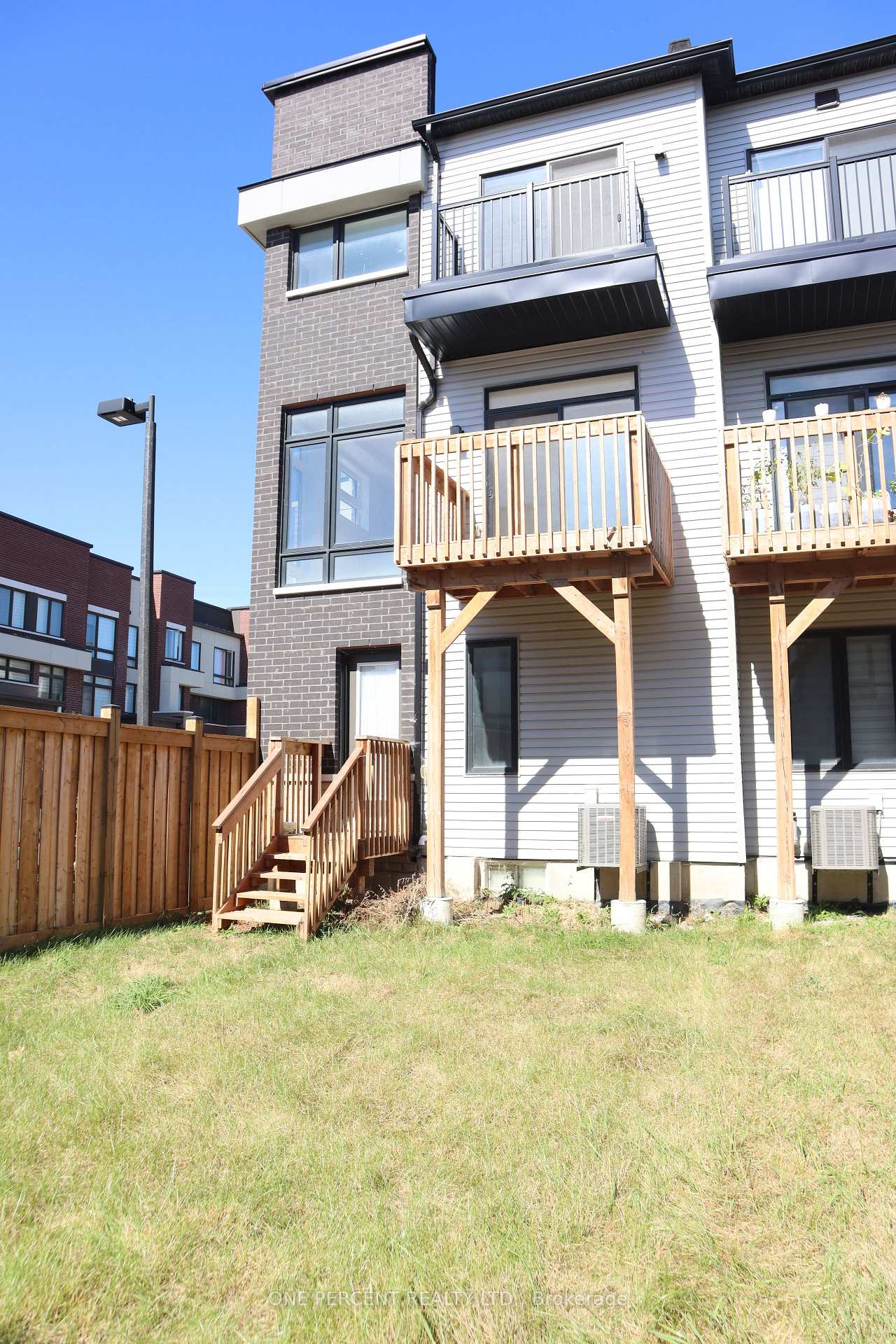 Photo 35 of 743 Stanstead Path, Oshawa, Samac — HOMEH