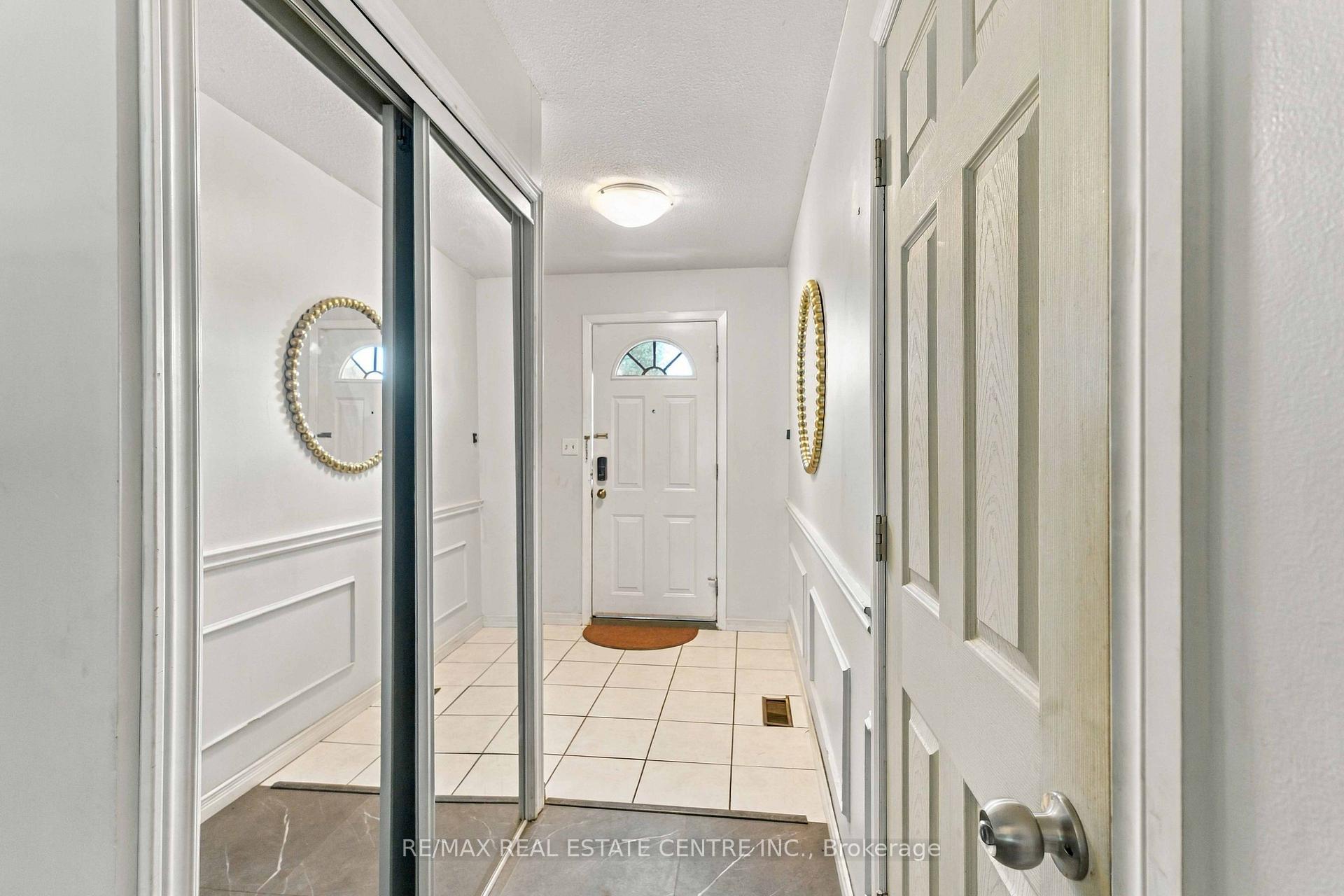 Photo 4 of Unit 4, 899 Stone Church Road E, Hamilton, Quinndale — HOMEH