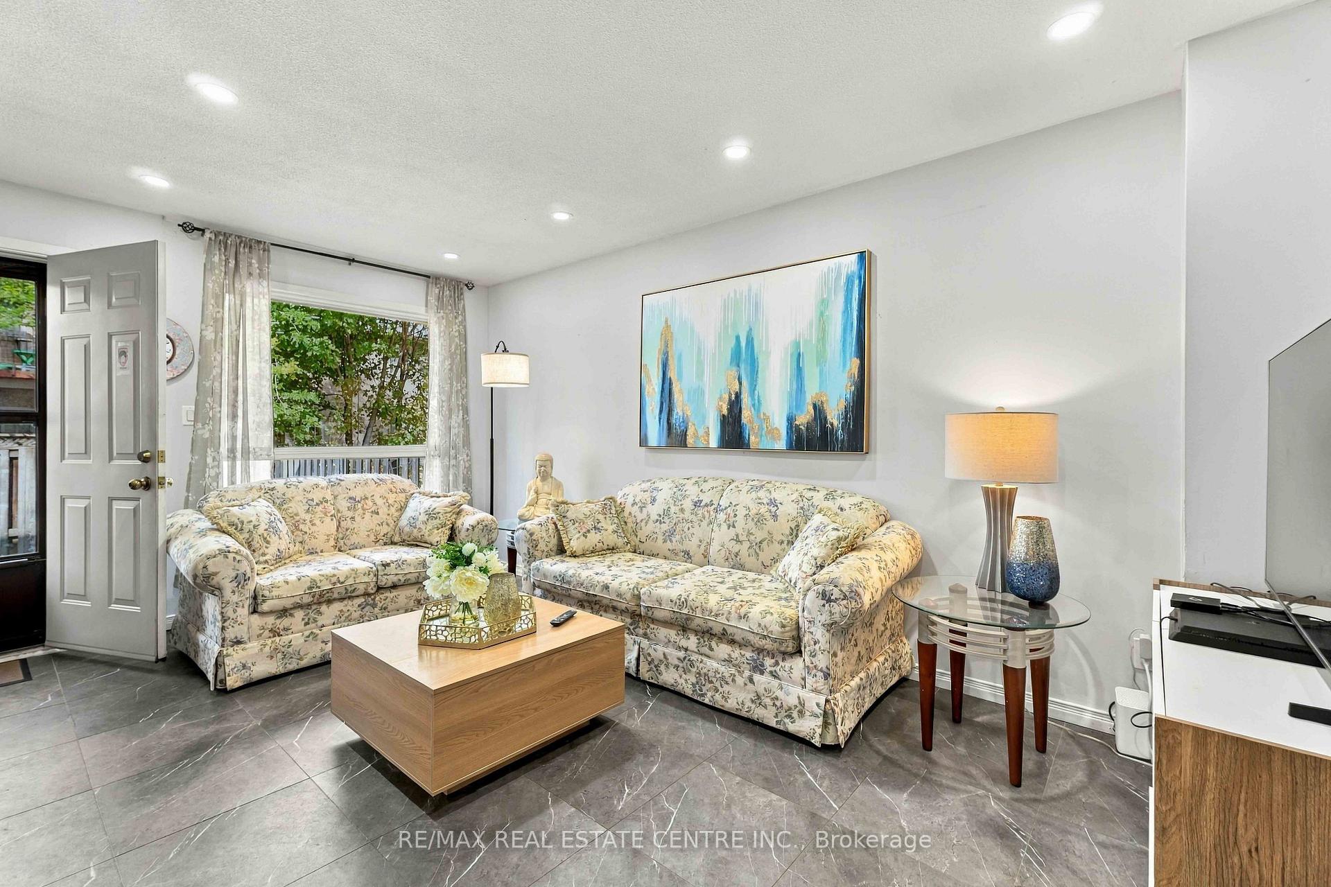 Photo 5 of Unit 4, 899 Stone Church Road E, Hamilton, Quinndale — HOMEH