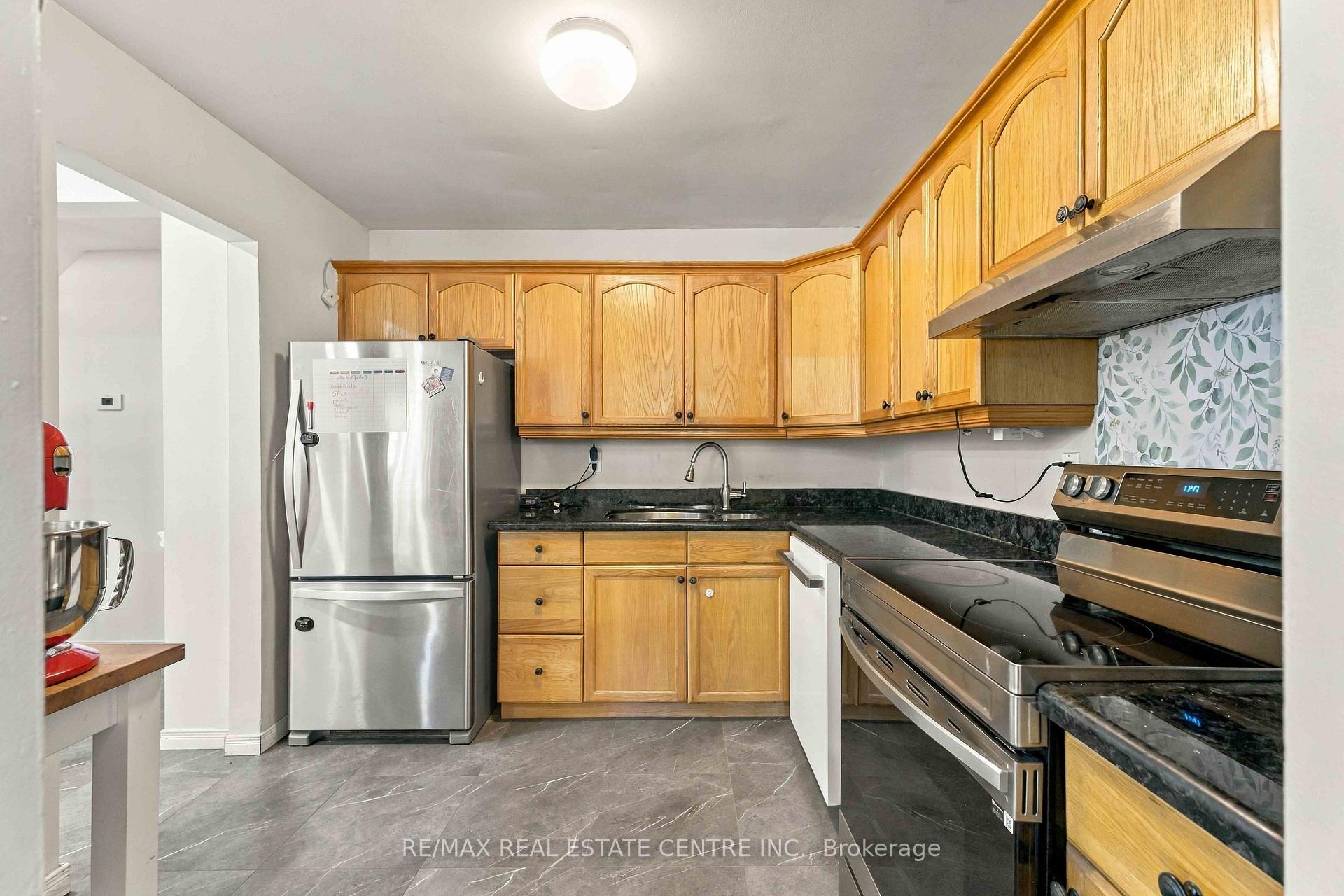 Photo 10 of Unit 4, 899 Stone Church Road E, Hamilton, Quinndale — HOMEH
