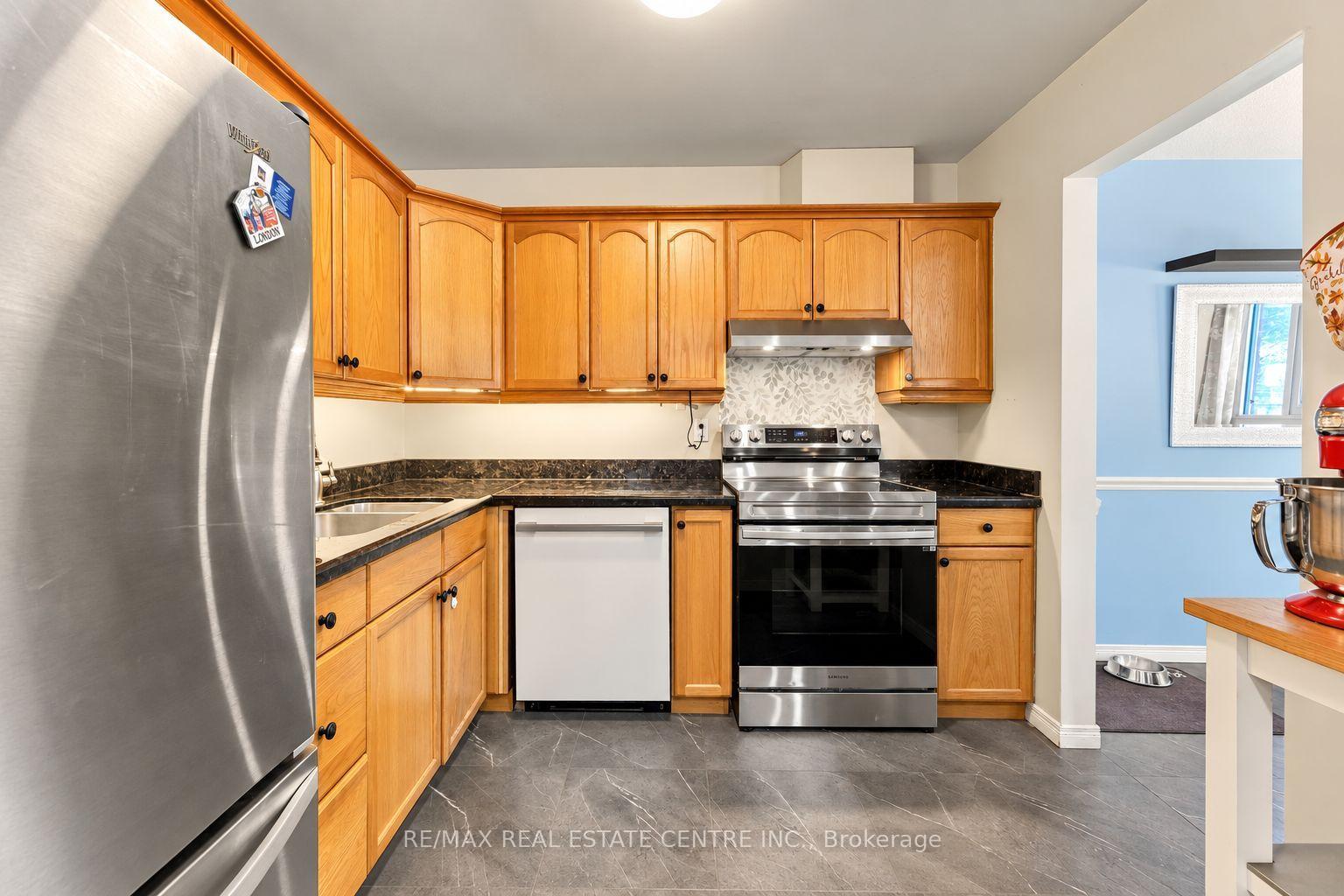 Photo 12 of Unit 4, 899 Stone Church Road E, Hamilton, Quinndale — HOMEH