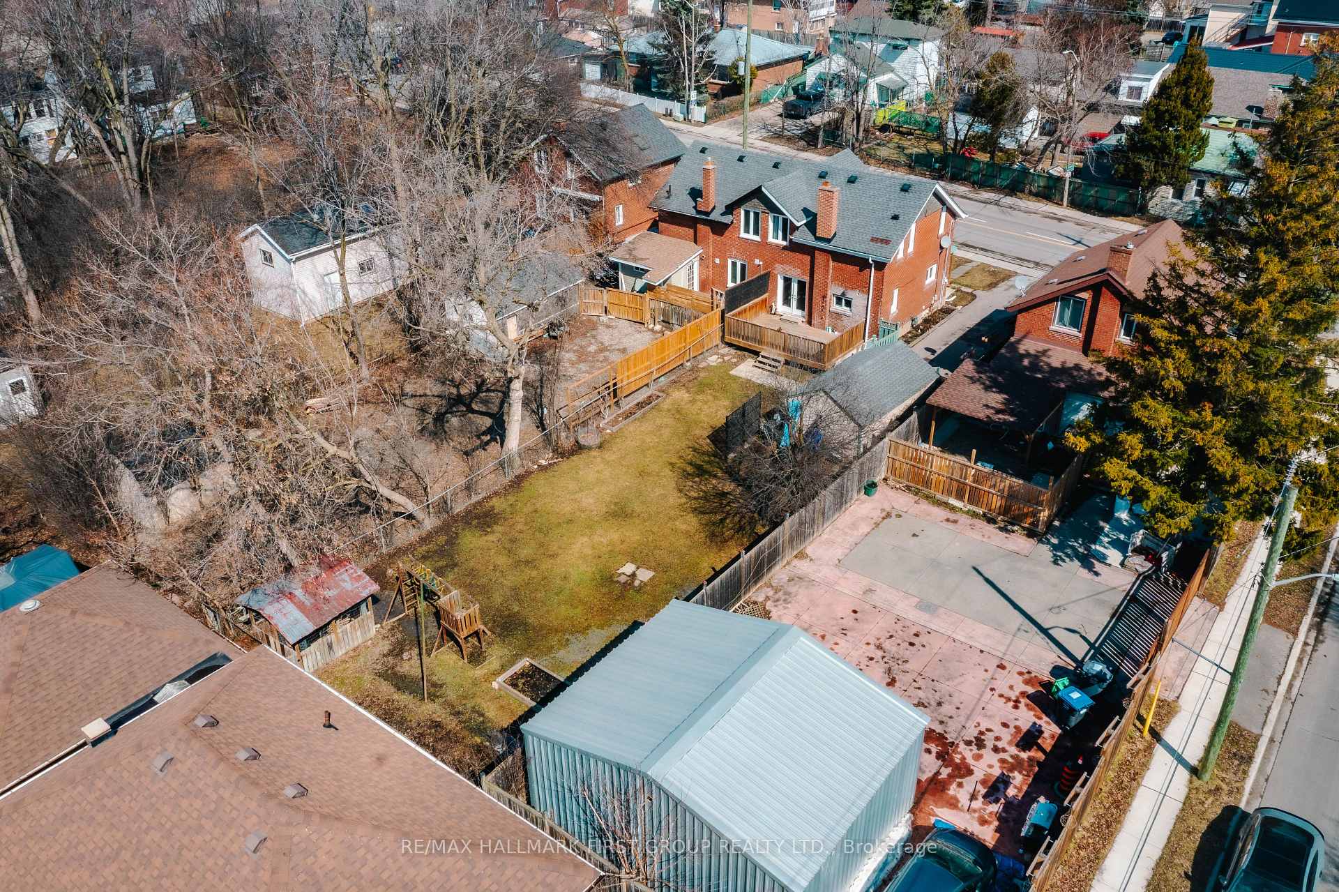 Photo 4 of 7 Mcmurchy Avenue S, Brampton, Downtown Brampton — HOMEH