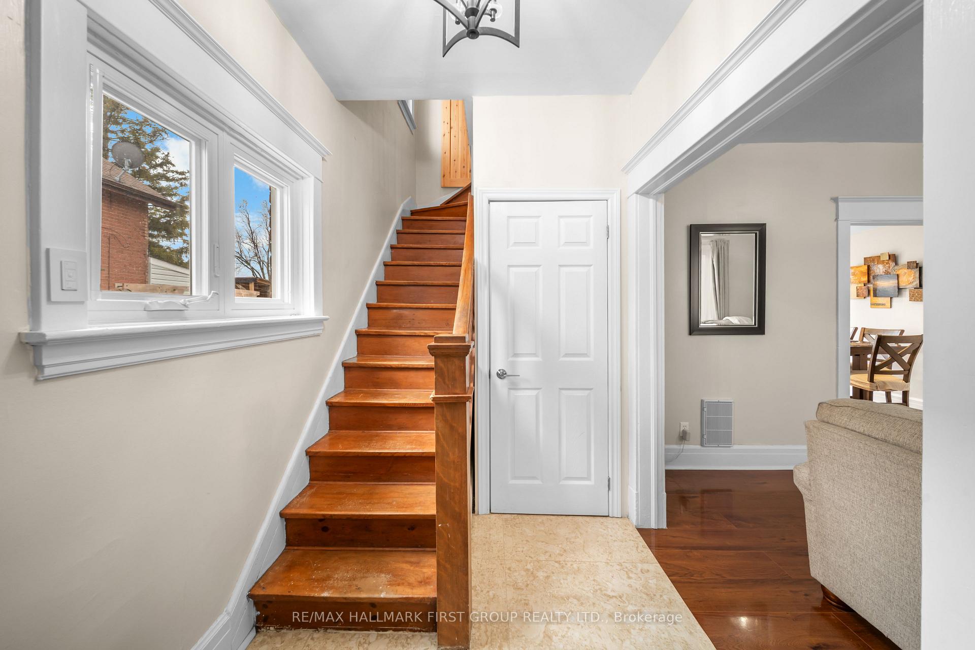 Photo 13 of 7 Mcmurchy Avenue S, Brampton, Downtown Brampton — HOMEH