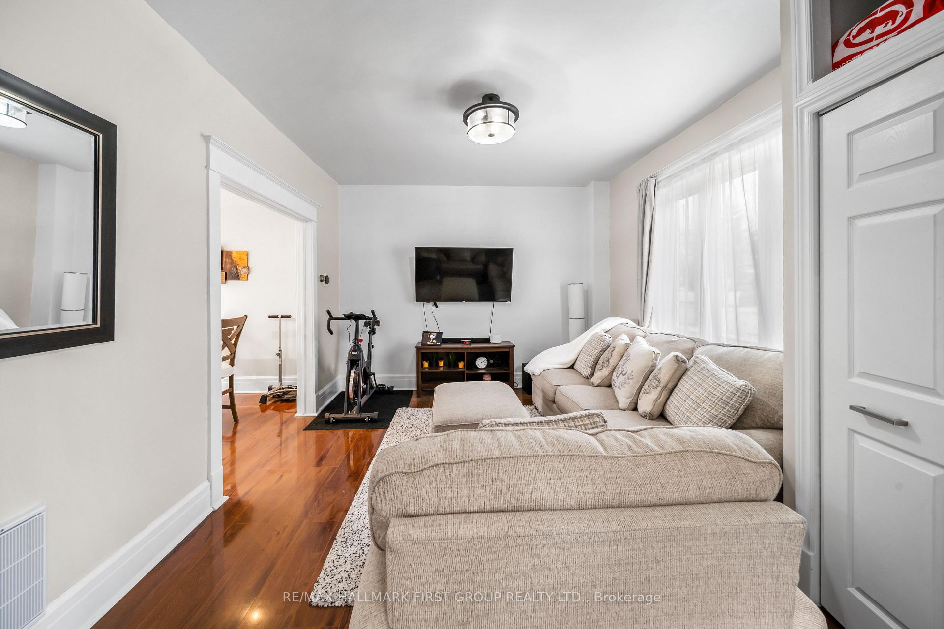 Photo 15 of 7 Mcmurchy Avenue S, Brampton, Downtown Brampton — HOMEH