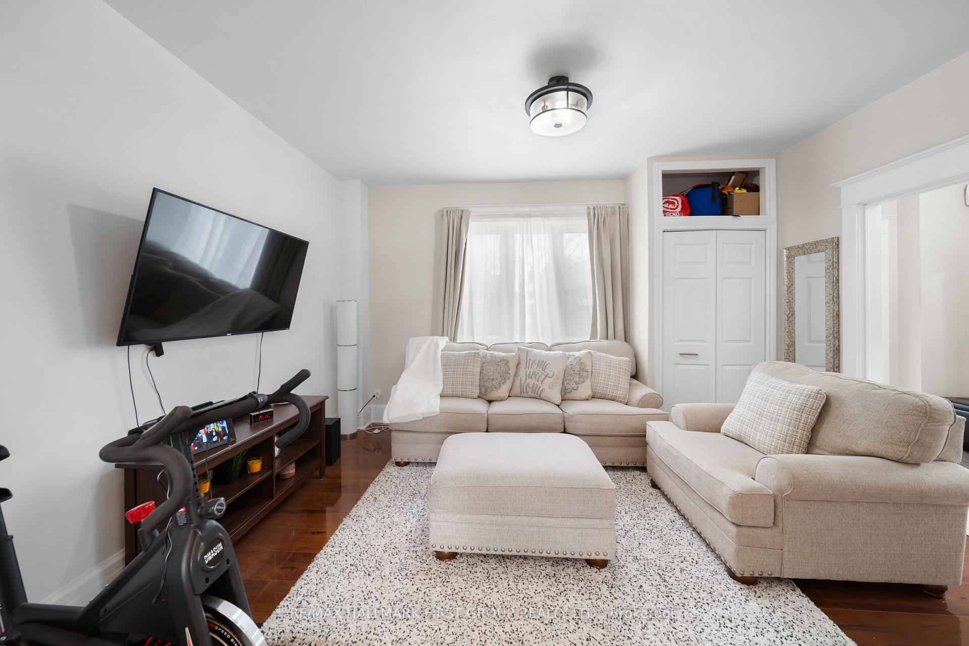 Photo 16 of 7 Mcmurchy Avenue S, Brampton, Downtown Brampton — HOMEH