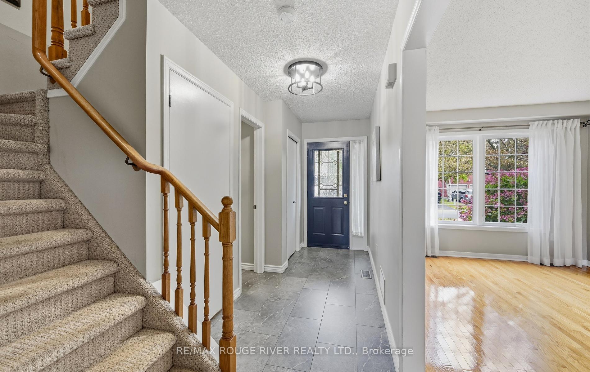 Photo 4 of 17 Cloverfield Street, Clarington, Courtice — HOMEH