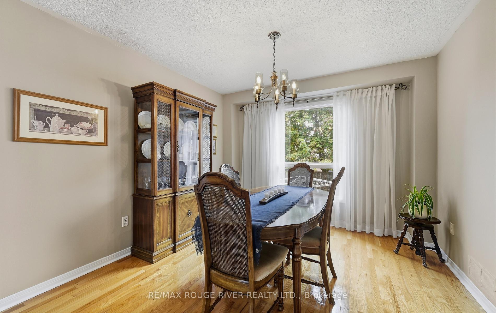 Photo 8 of 17 Cloverfield Street, Clarington, Courtice — HOMEH