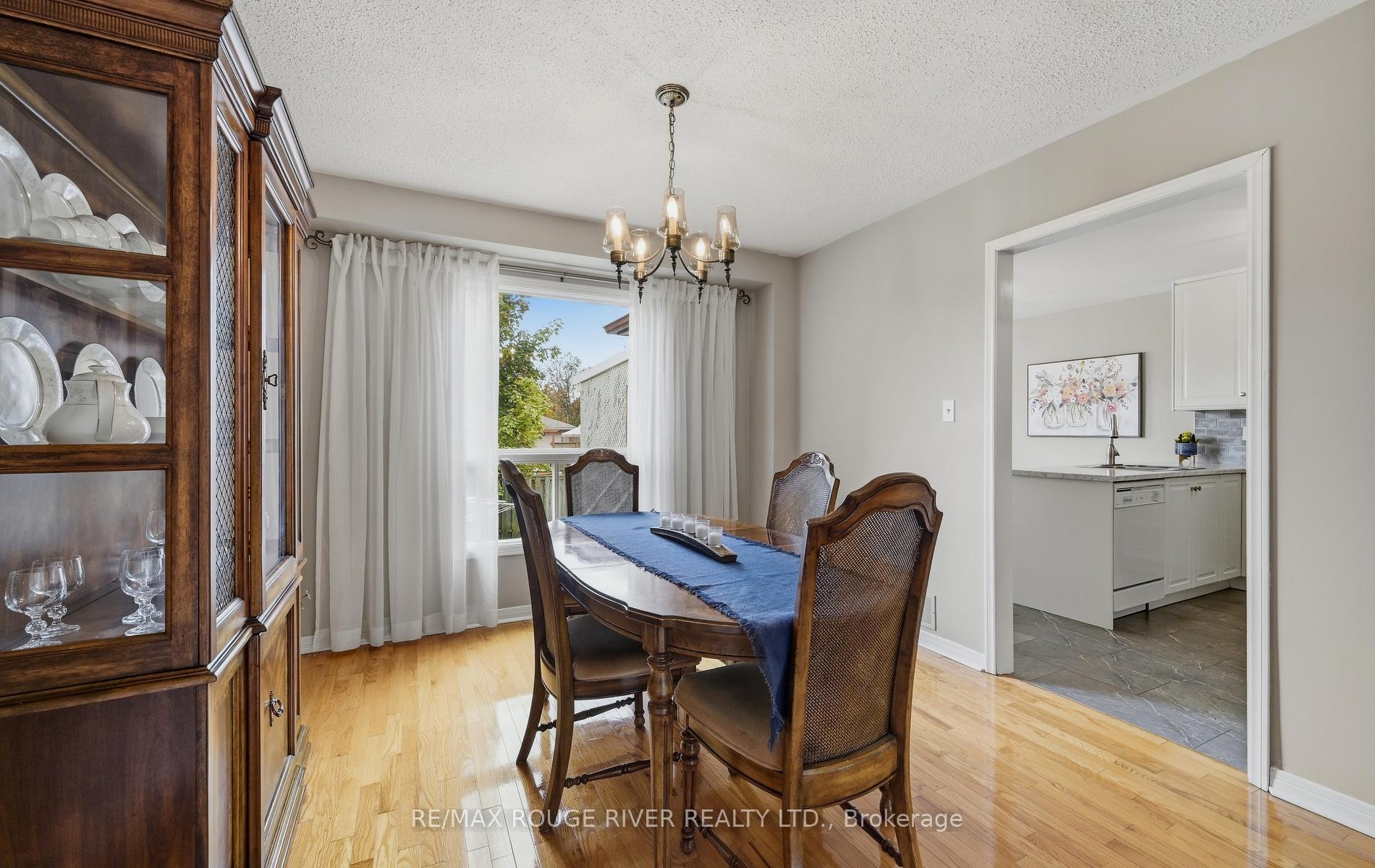 Photo 9 of 17 Cloverfield Street, Clarington, Courtice — HOMEH
