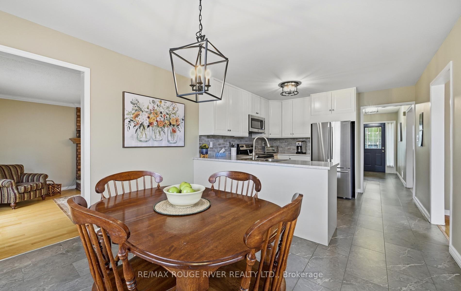 Photo 13 of 17 Cloverfield Street, Clarington, Courtice — HOMEH
