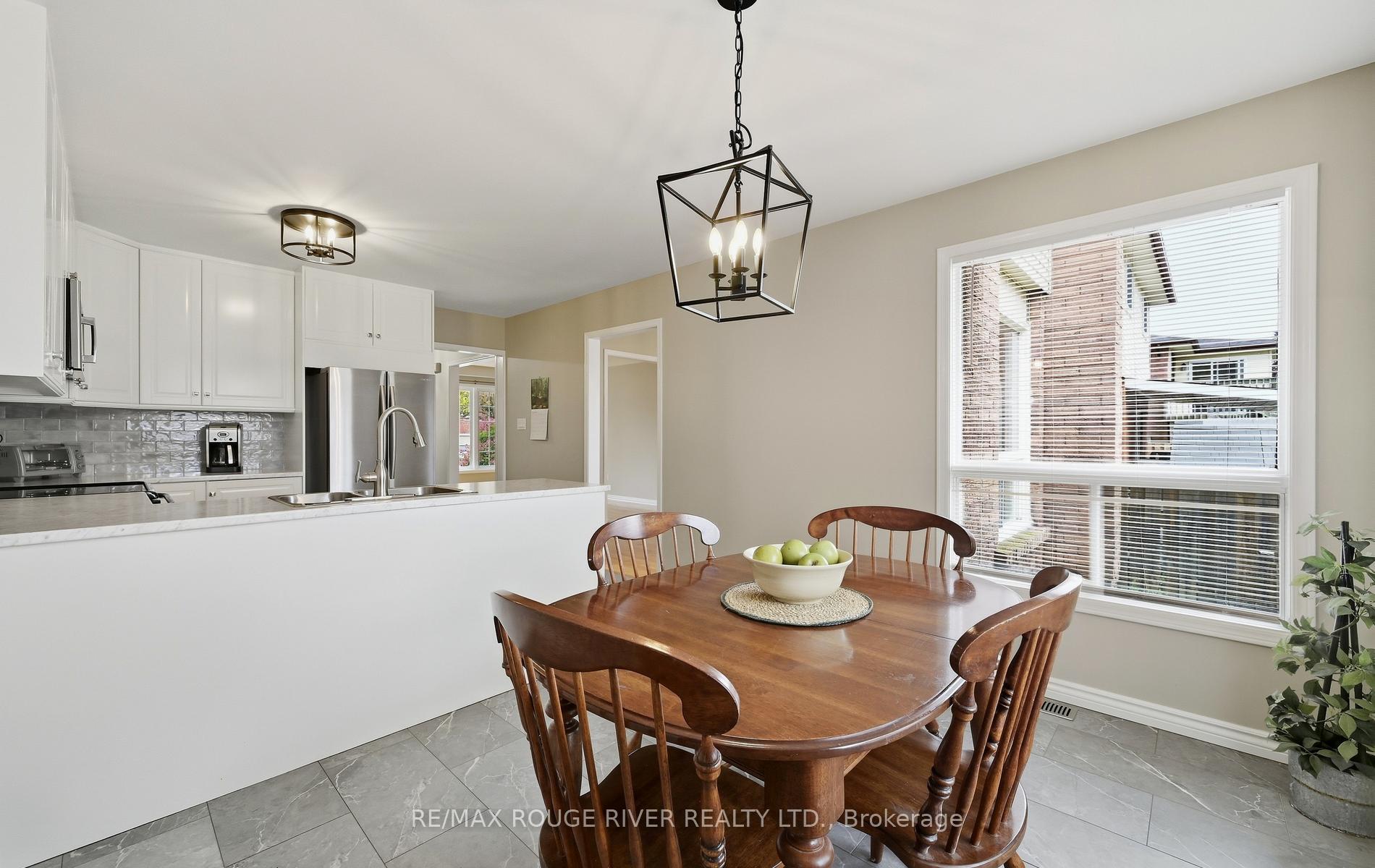 Photo 14 of 17 Cloverfield Street, Clarington, Courtice — HOMEH