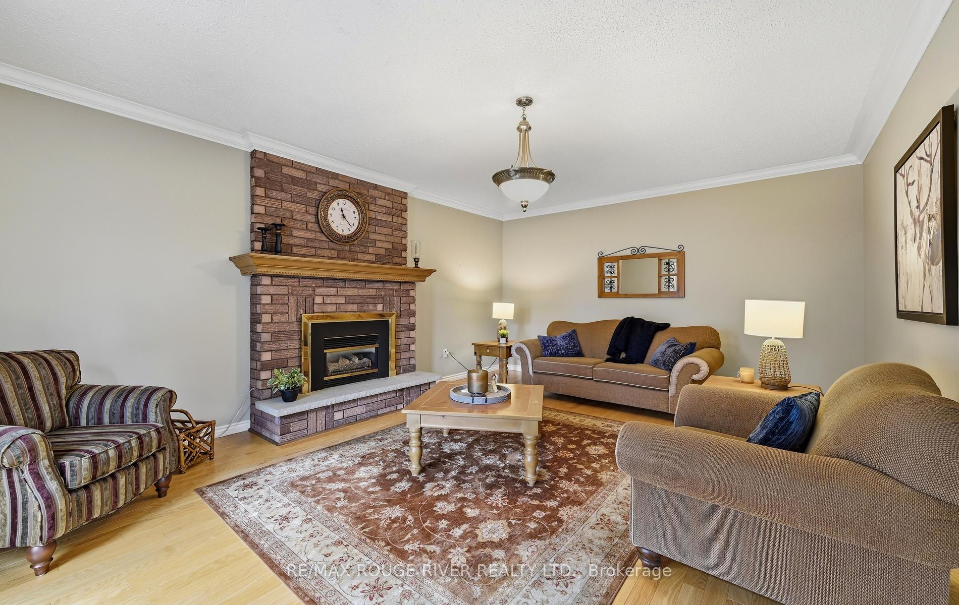 Photo 15 of 17 Cloverfield Street, Clarington, Courtice — HOMEH