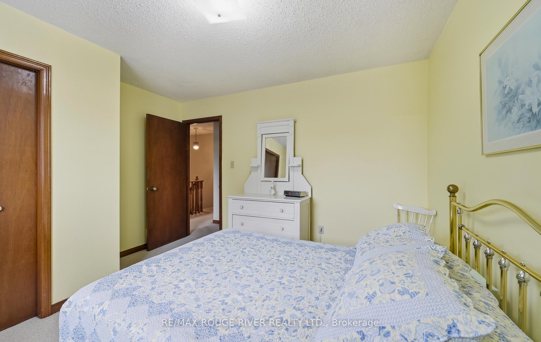Photo 21 of 17 Cloverfield Street, Clarington, Courtice — HOMEH