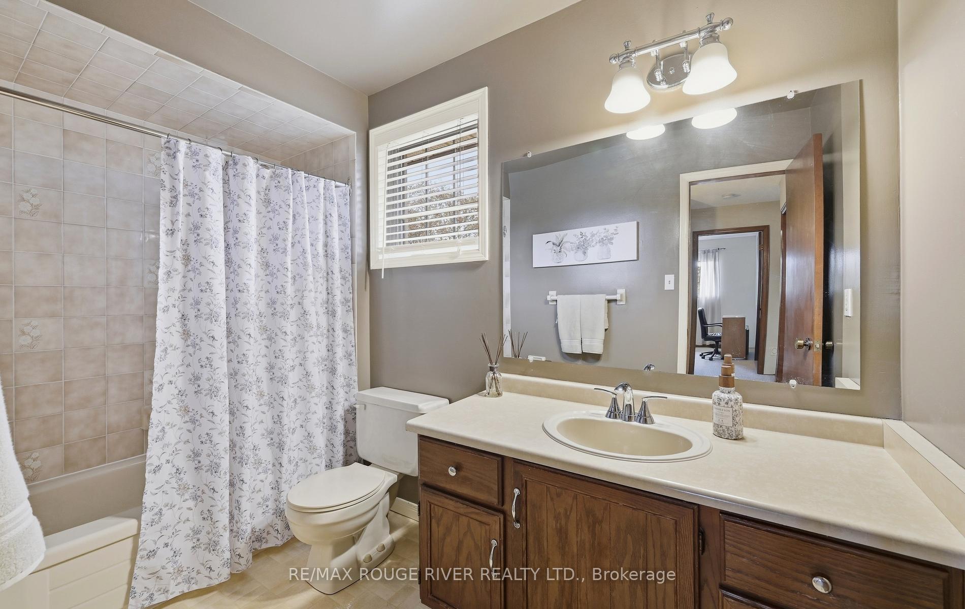 Photo 24 of 17 Cloverfield Street, Clarington, Courtice — HOMEH
