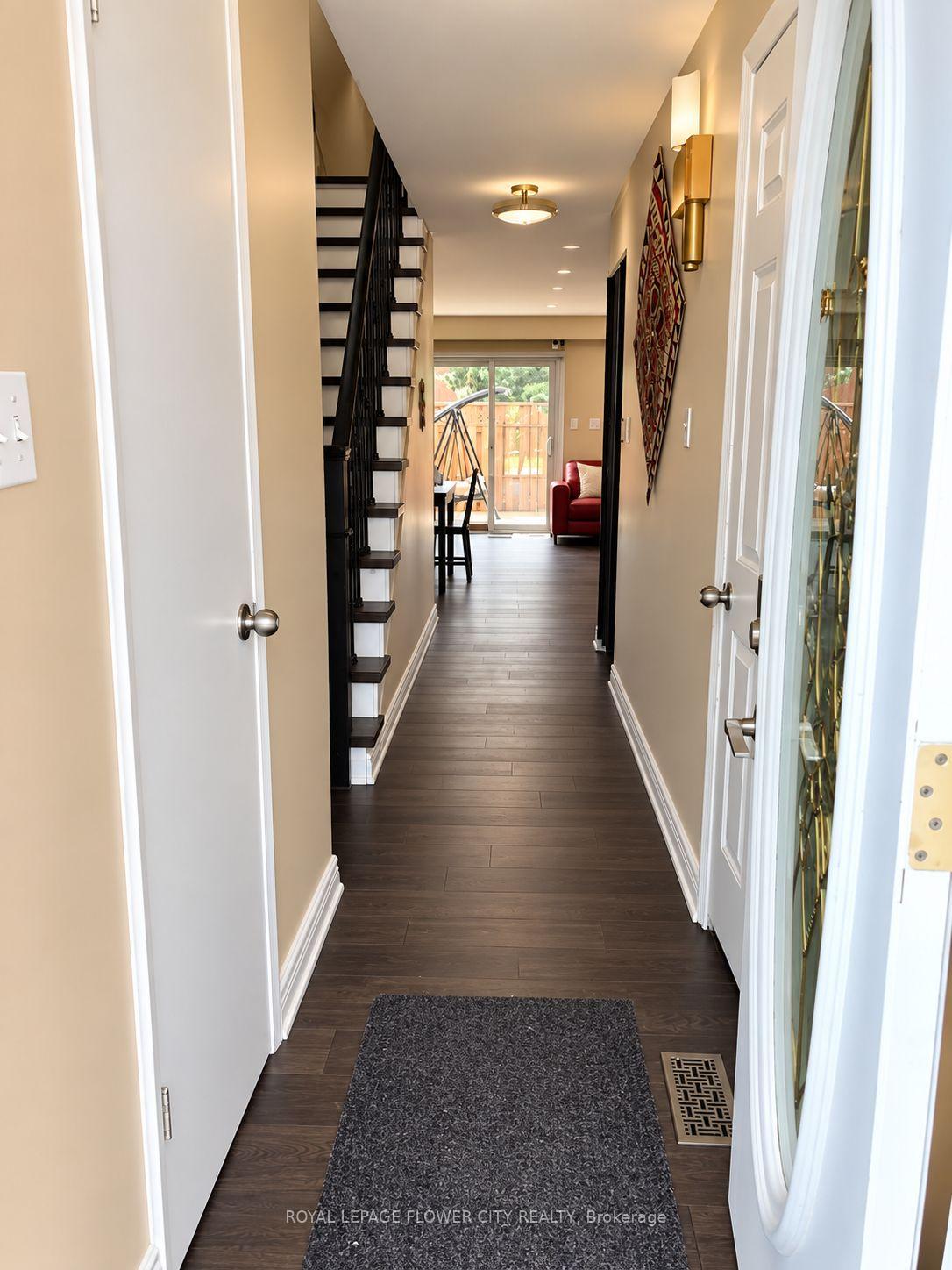 Photo 2 of Unit 5, 5 Foster Crescent, Brampton, Brampton North — HOMEH