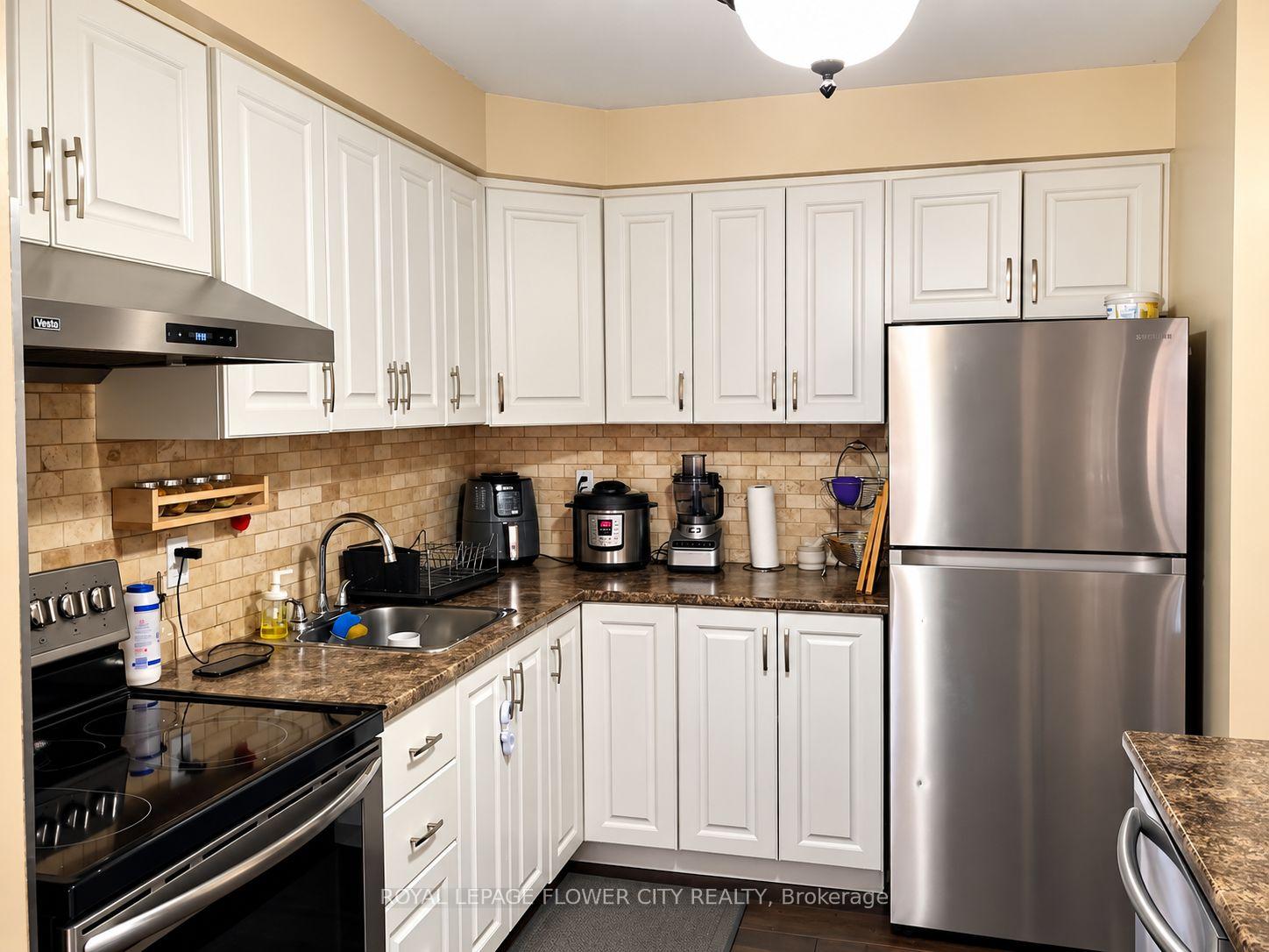 Photo 5 of Unit 5, 5 Foster Crescent, Brampton, Brampton North — HOMEH