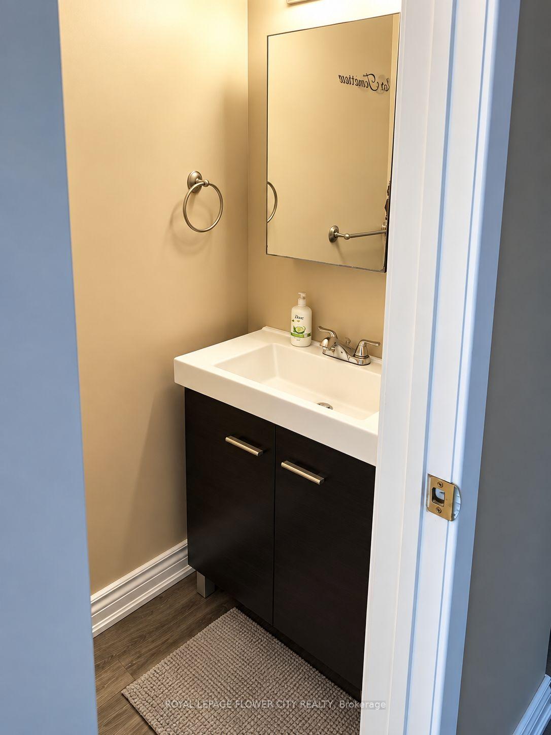 Photo 8 of Unit 5, 5 Foster Crescent, Brampton, Brampton North — HOMEH